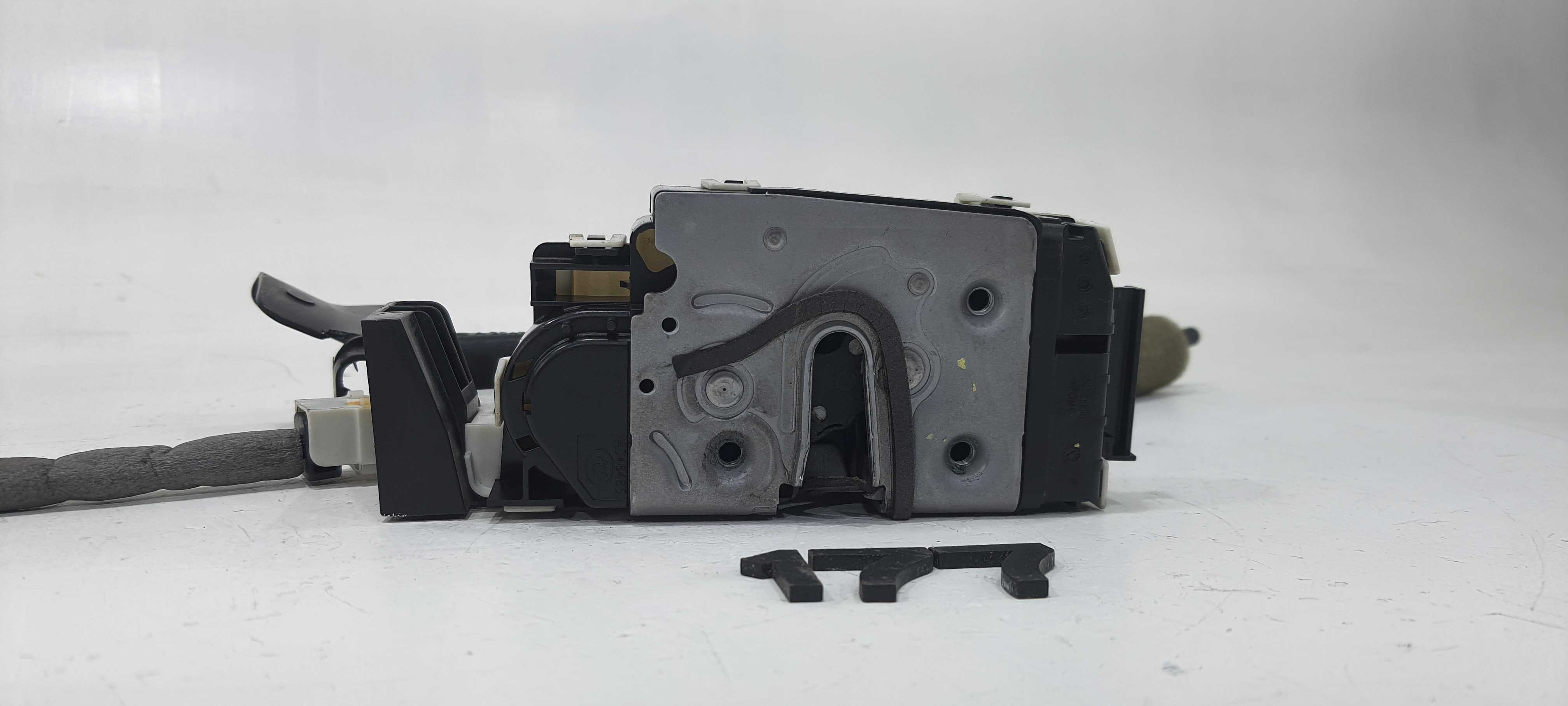 Fechadura Dianteira Esquerda Mercedes-benz C180 2012 V2267 5
