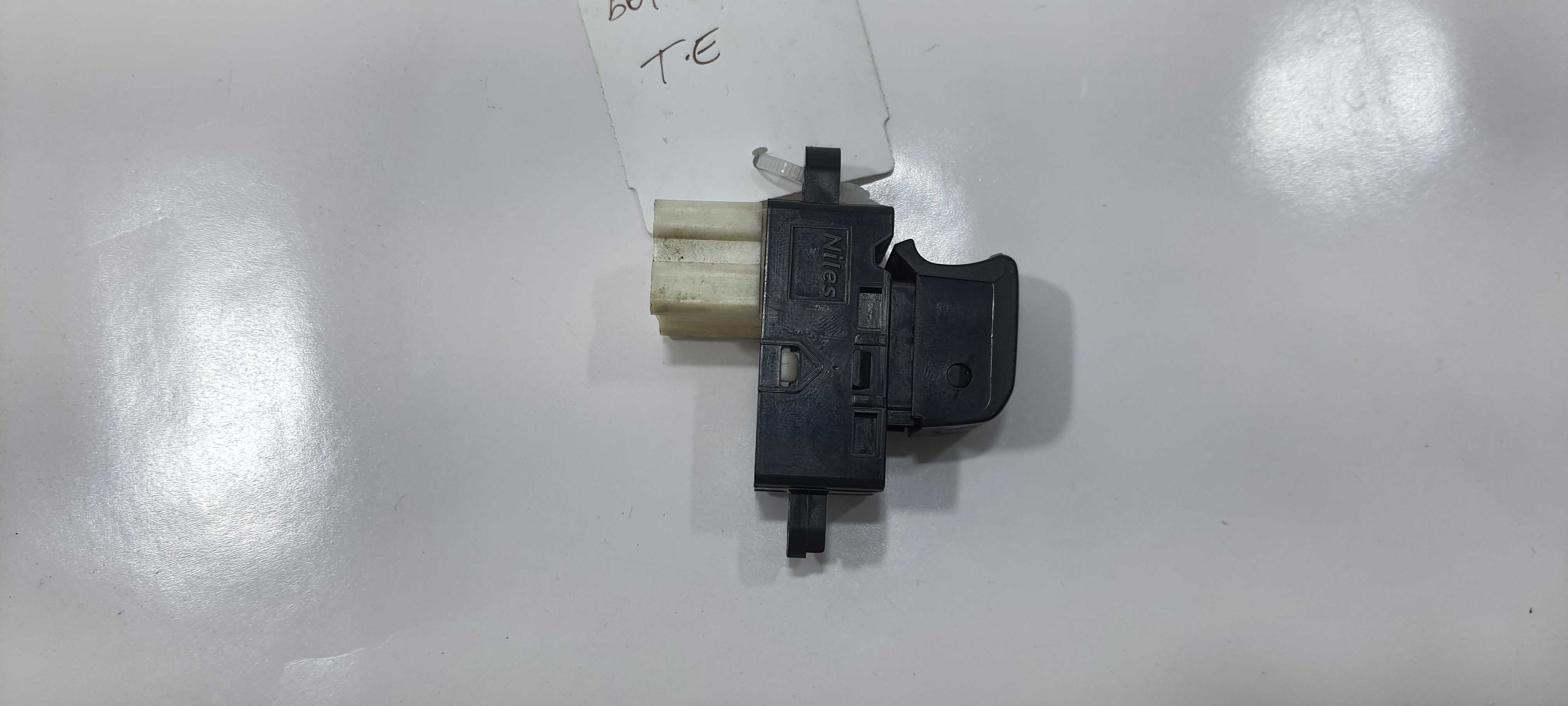 Botão Vidro Traseiro Esquerdo Nissan Tiida Sedan 2012 V2272 3
