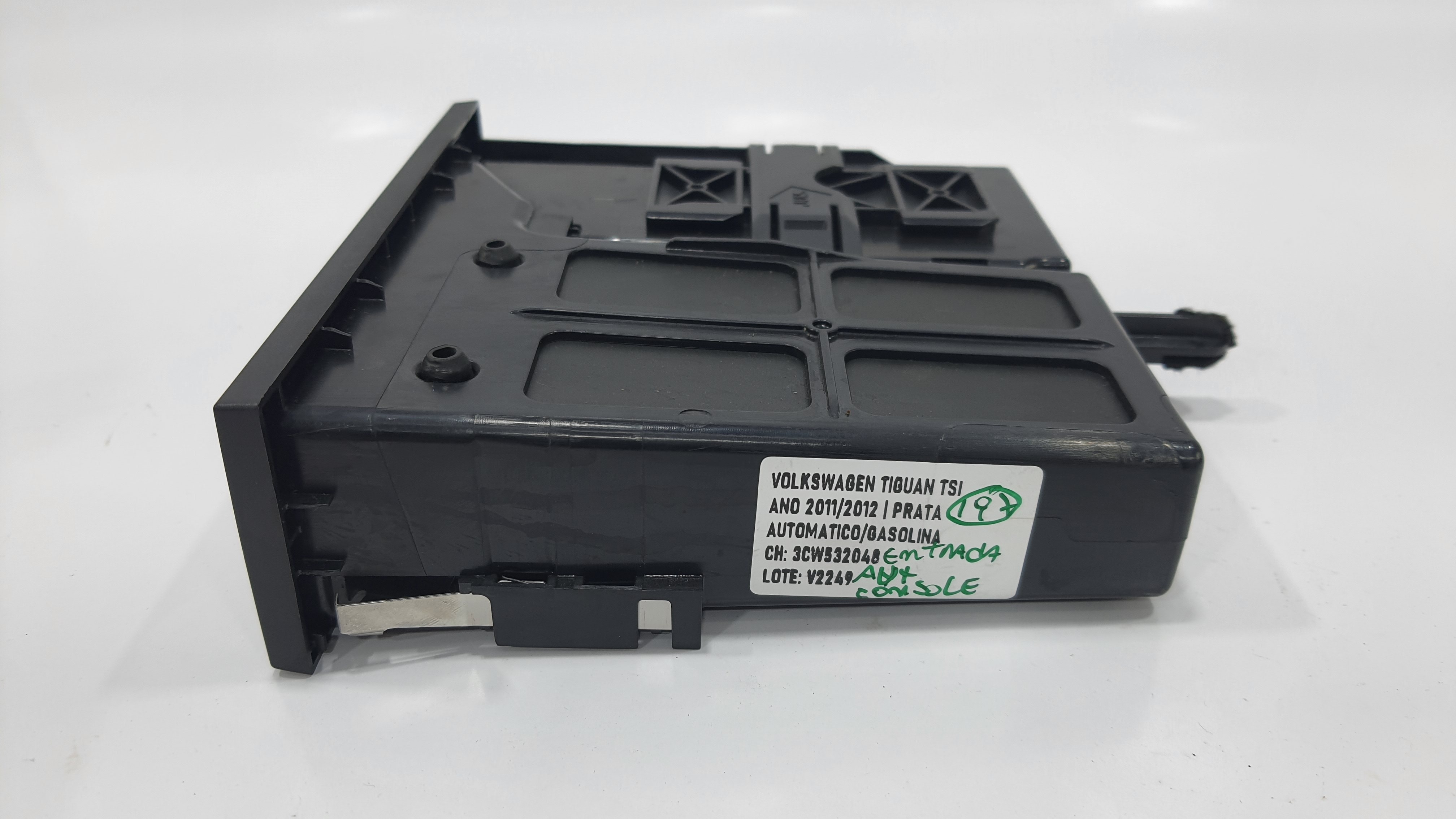 Entrada Usb Console Volkswagen Tiguan 2012 V2249 1