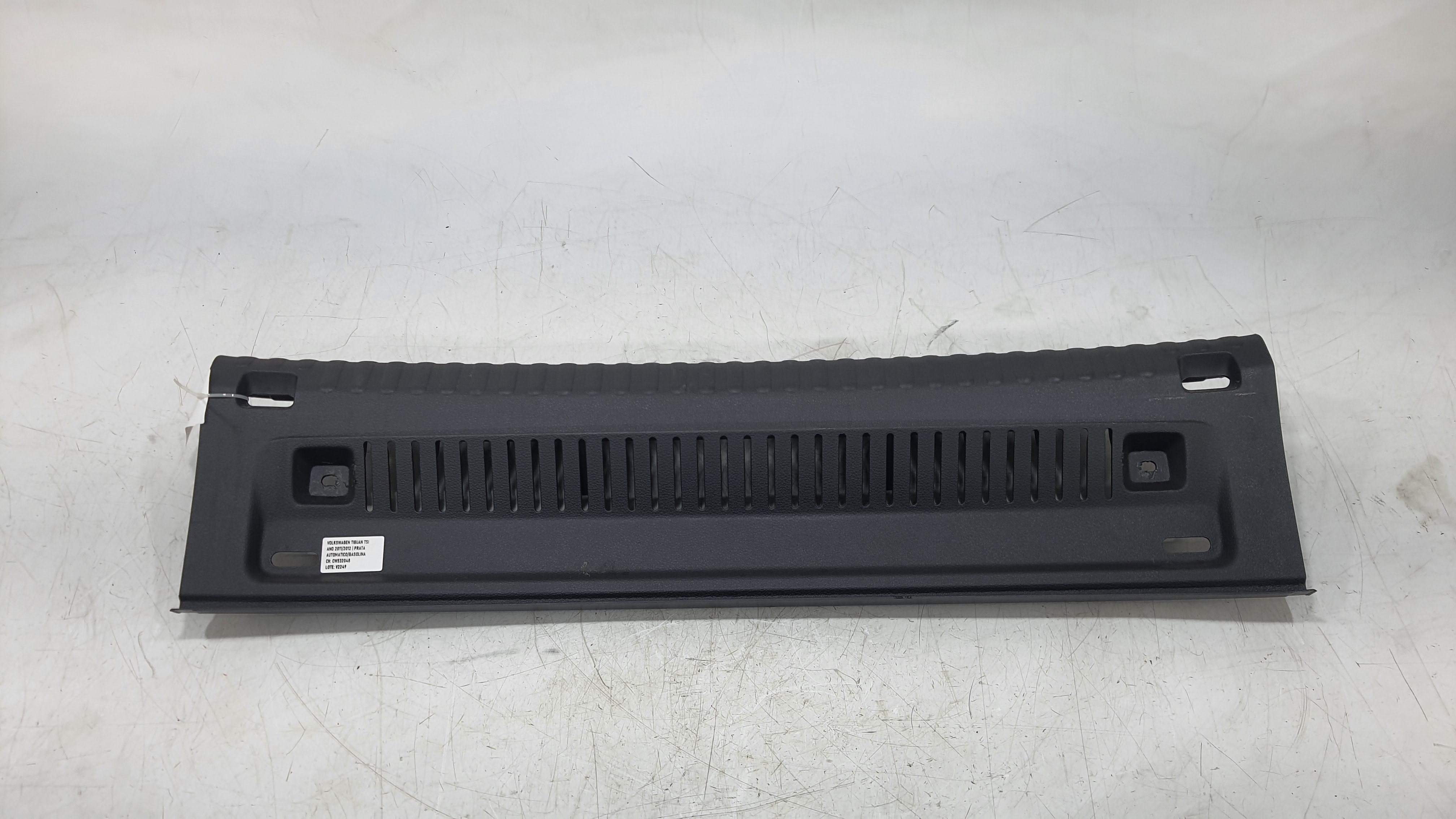 Acabamento Painel Traseiro Volkswagen Tiguan 2012 V2249 7