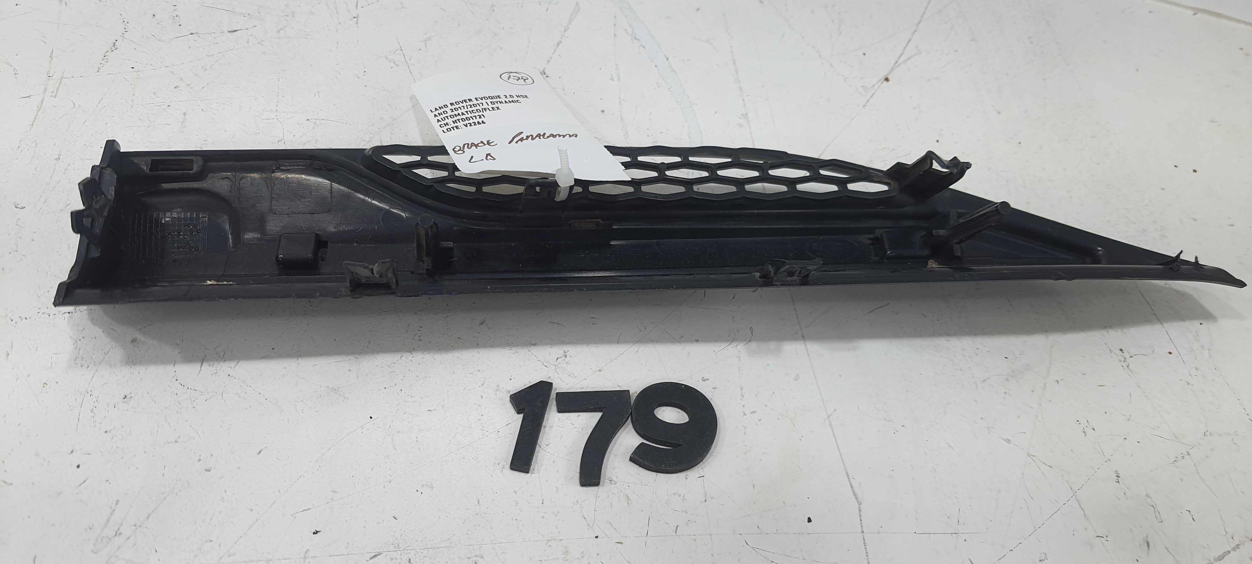 Grade Paralama Lado Direito Detalhe Trava Evoque 2017 V2266 5