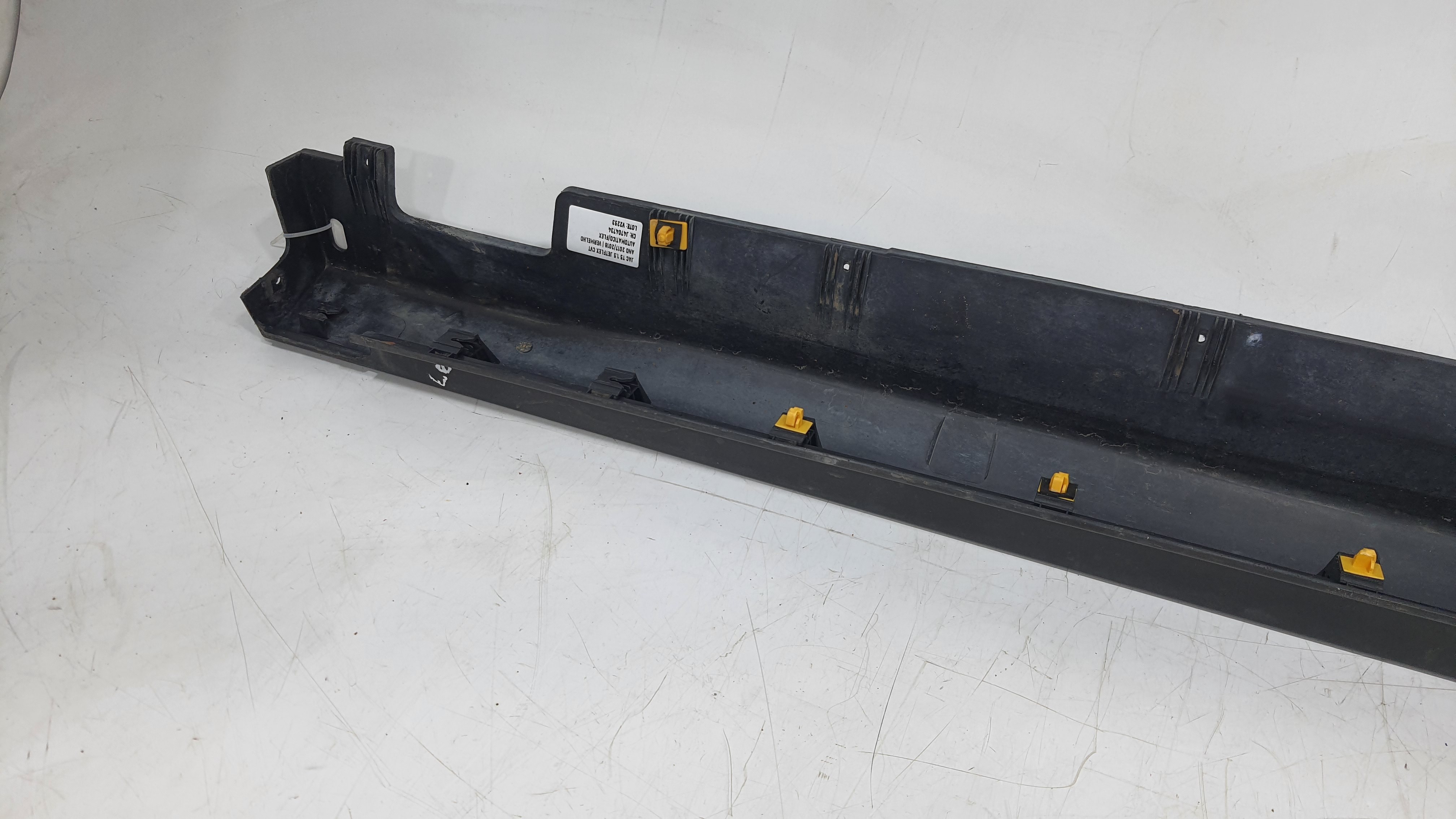 Spoiler Lado Esquerdo Jac T5 1.5 2018 V2253 Preto 4