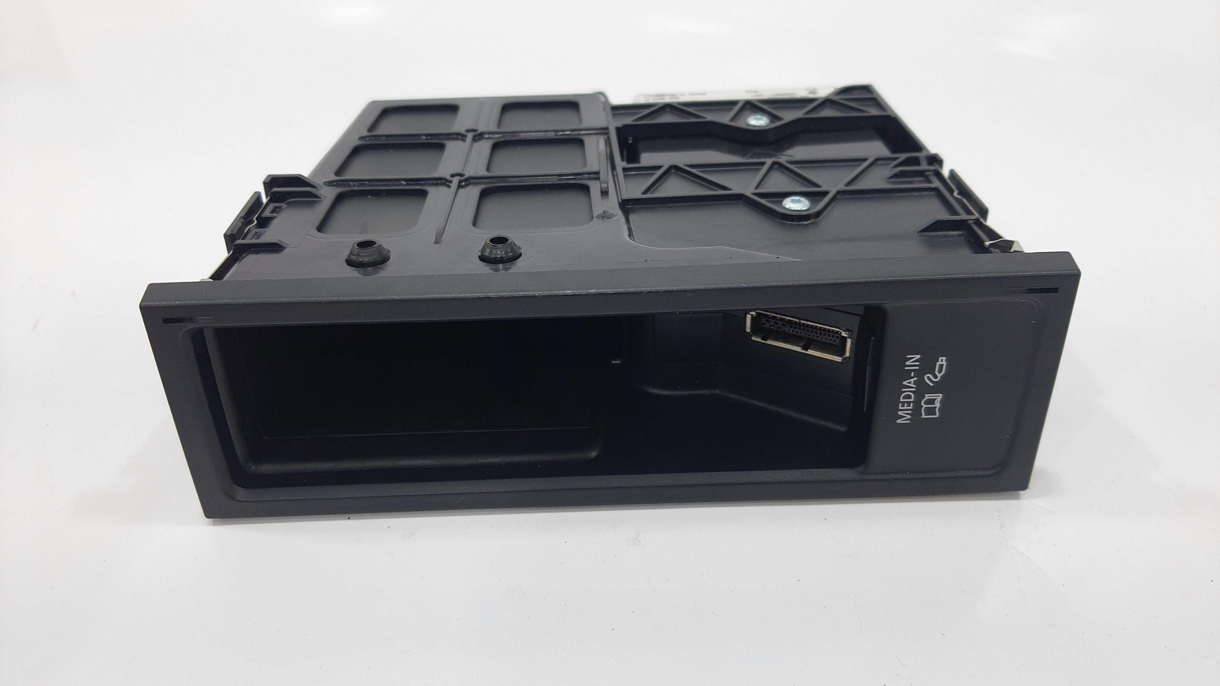 Entrada Usb Console Volkswagen Tiguan 2012 V2249 5
