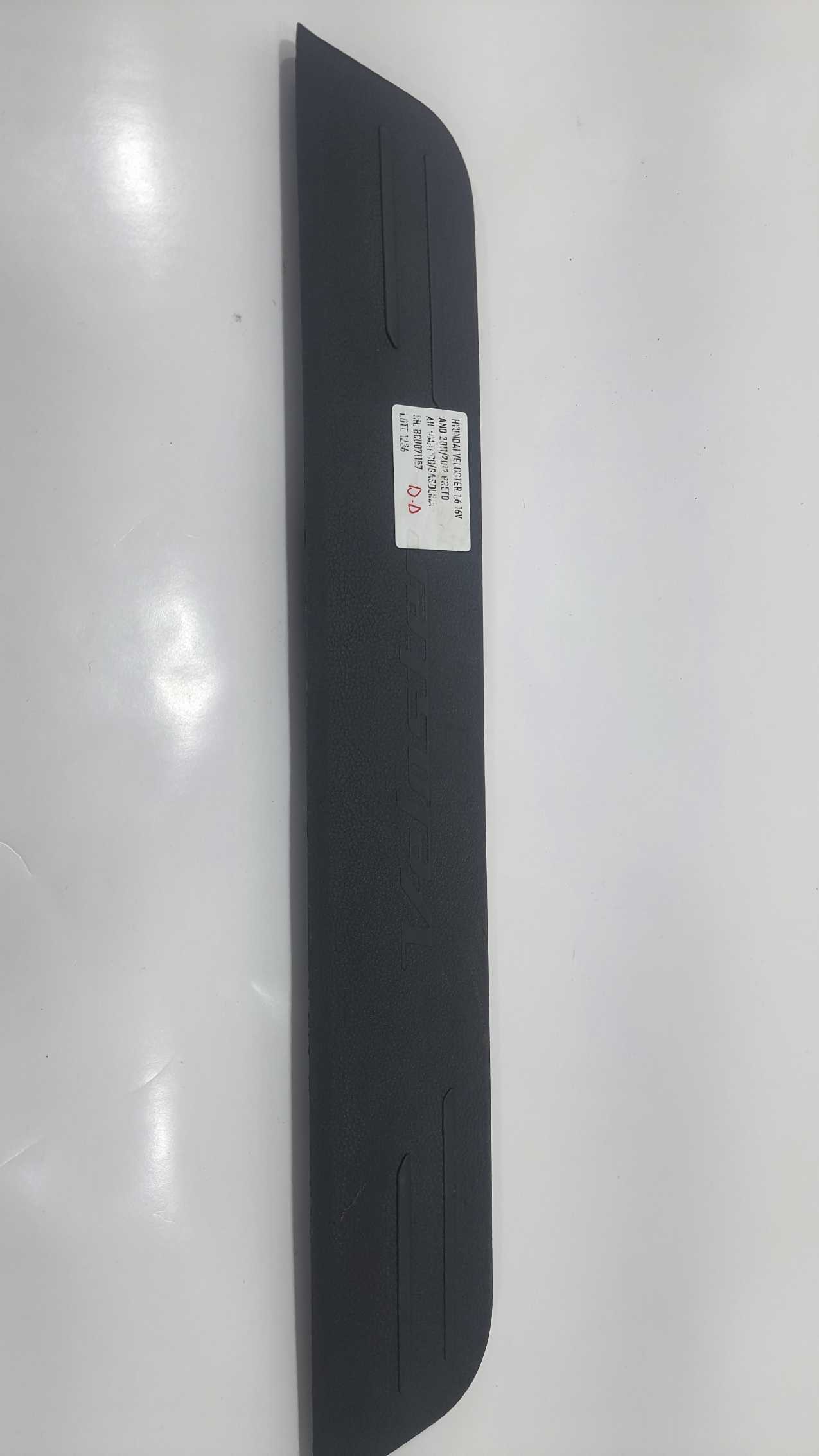 Soleira Dianteira Direita Hyundai Veloster Ano 2012 V1236 Preta 4