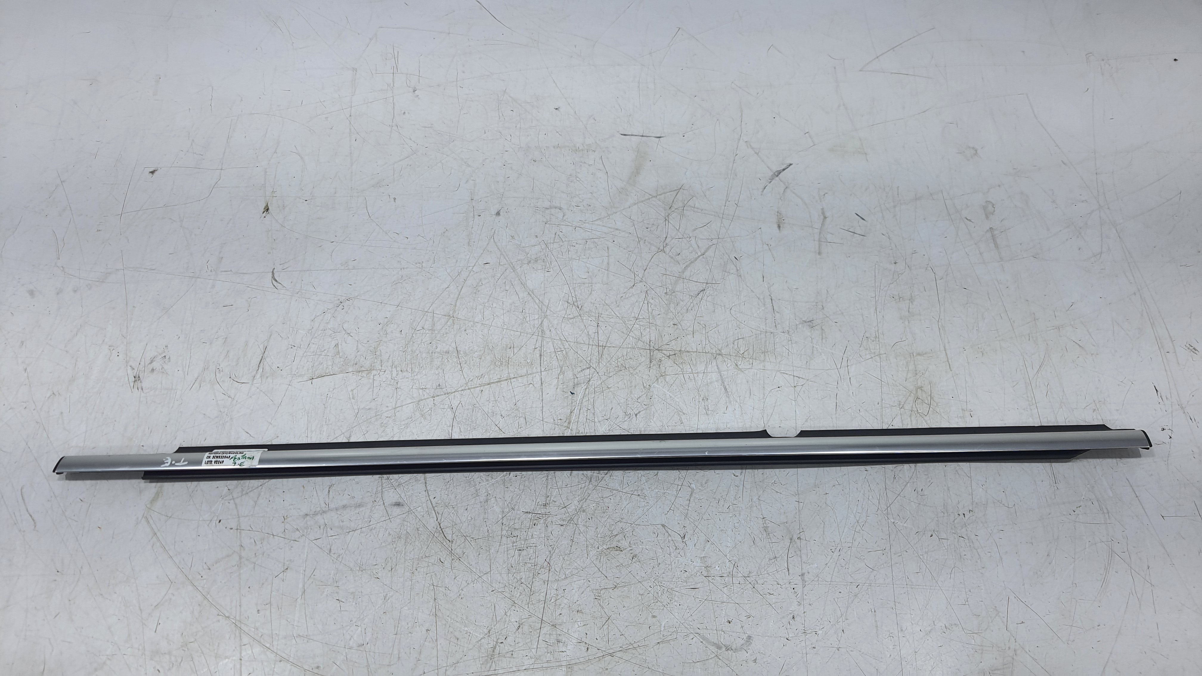 Friso Porta Traseira Esquerda Volkswagen Tiguan 2012 V2249 Prata 5