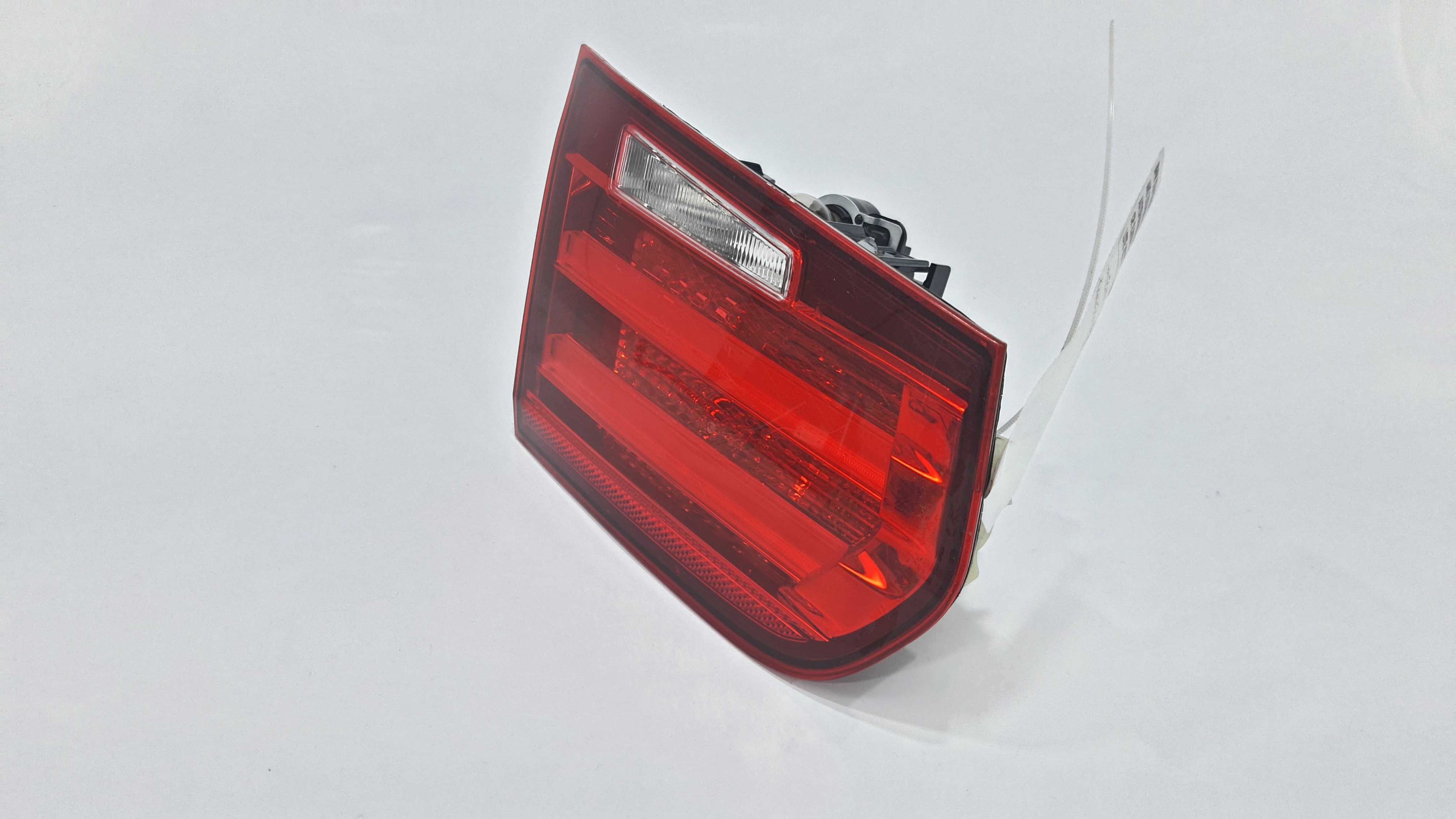 Lanterna Tampa Traseira Esquerda Bmw 316i 1.6 Tb V2277  Esquerdo/motorista 3