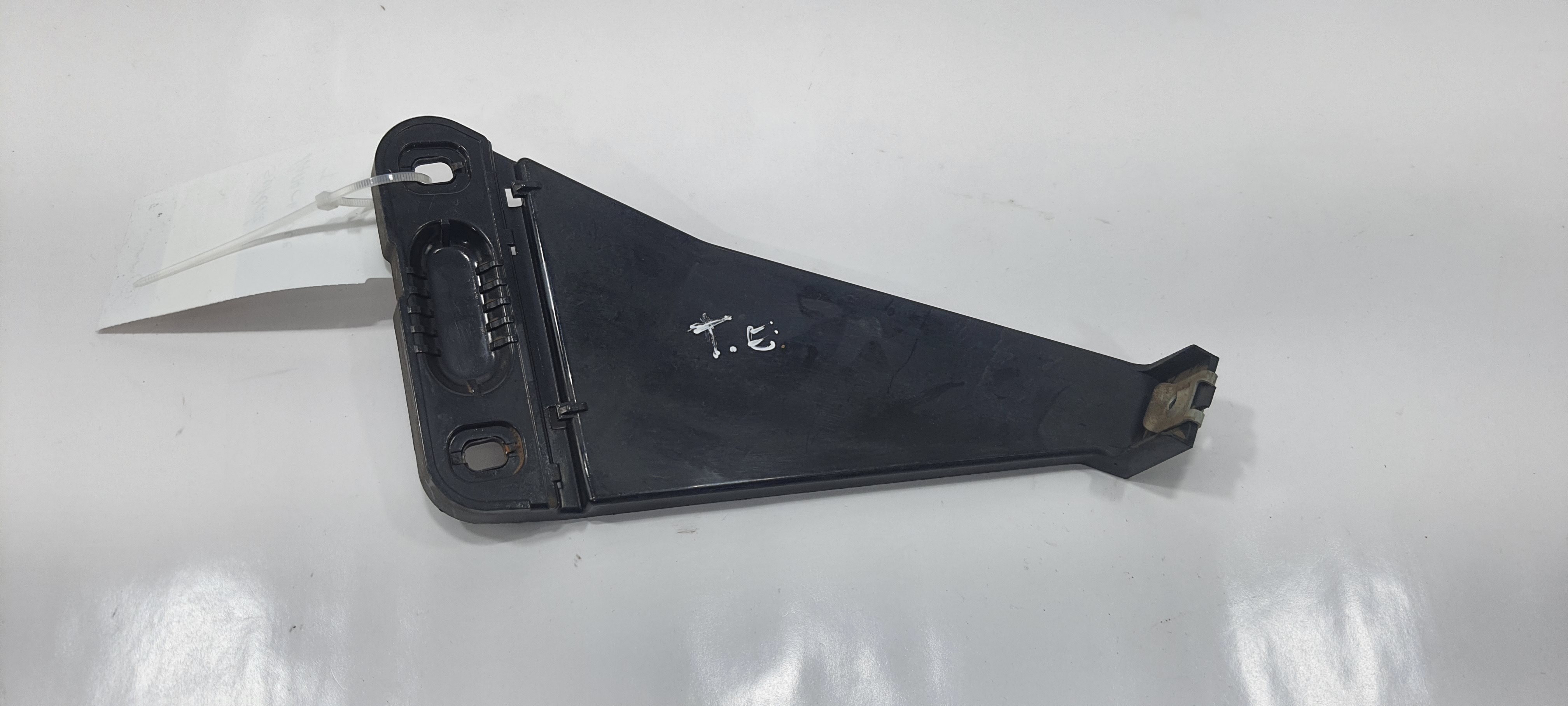 Suporte Parachoque Traseiro Esquerdo Gla 200 2018 V2268 4