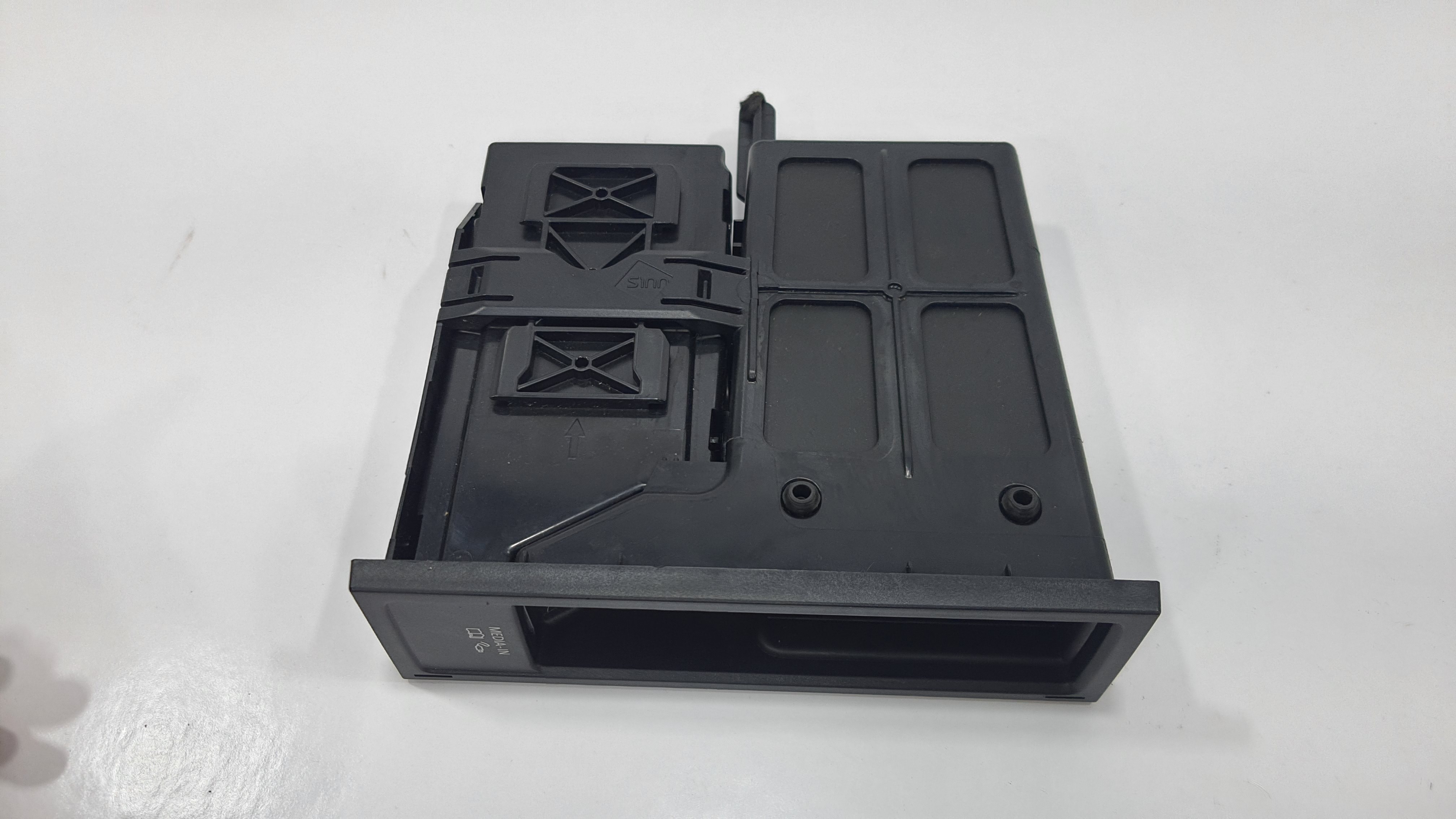 Entrada Usb Console Volkswagen Tiguan 2012 V2249 6