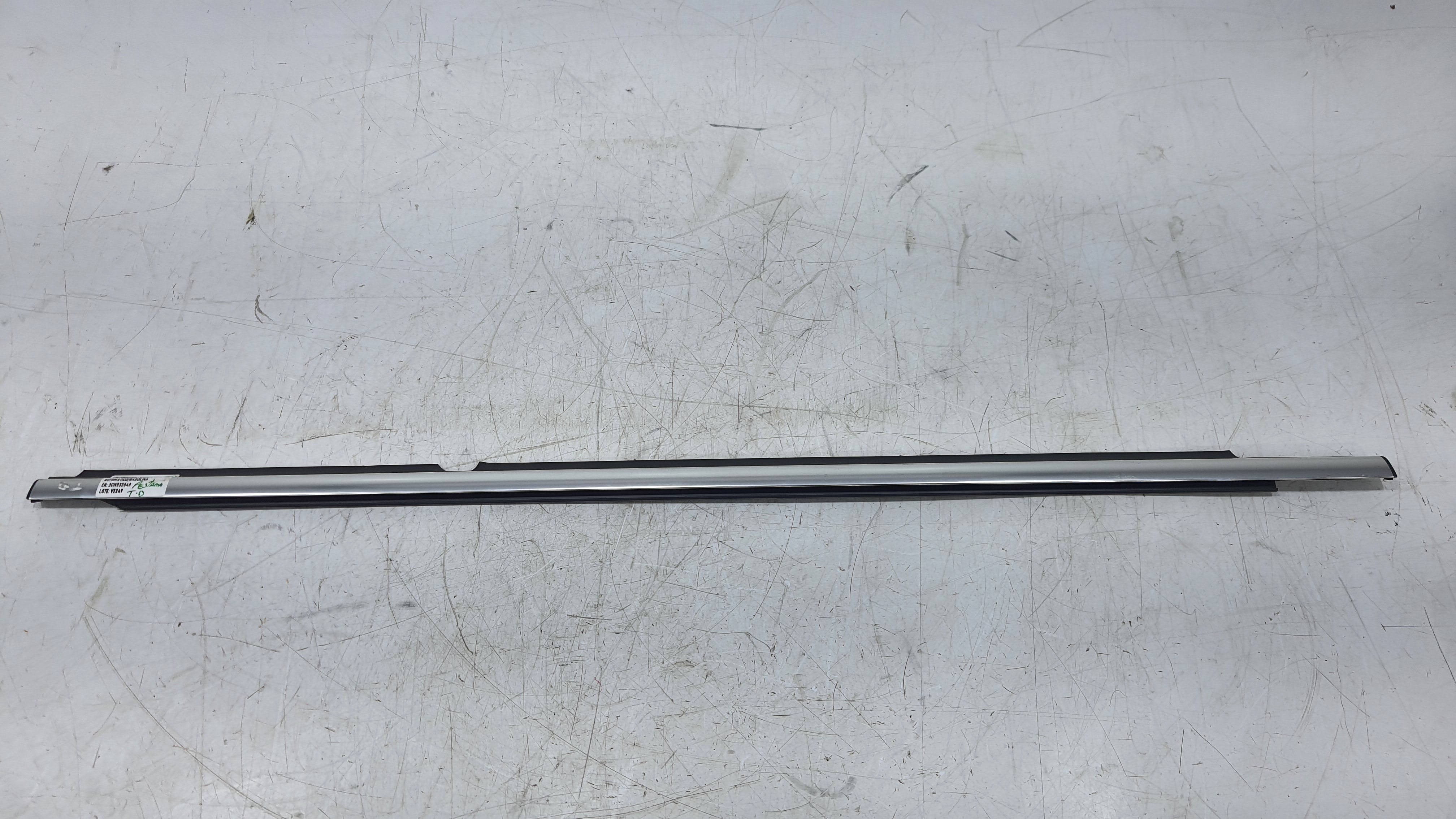 Friso Porta Traseira Direita Volkswagen Tiguan 2012 V2249 Prata 5