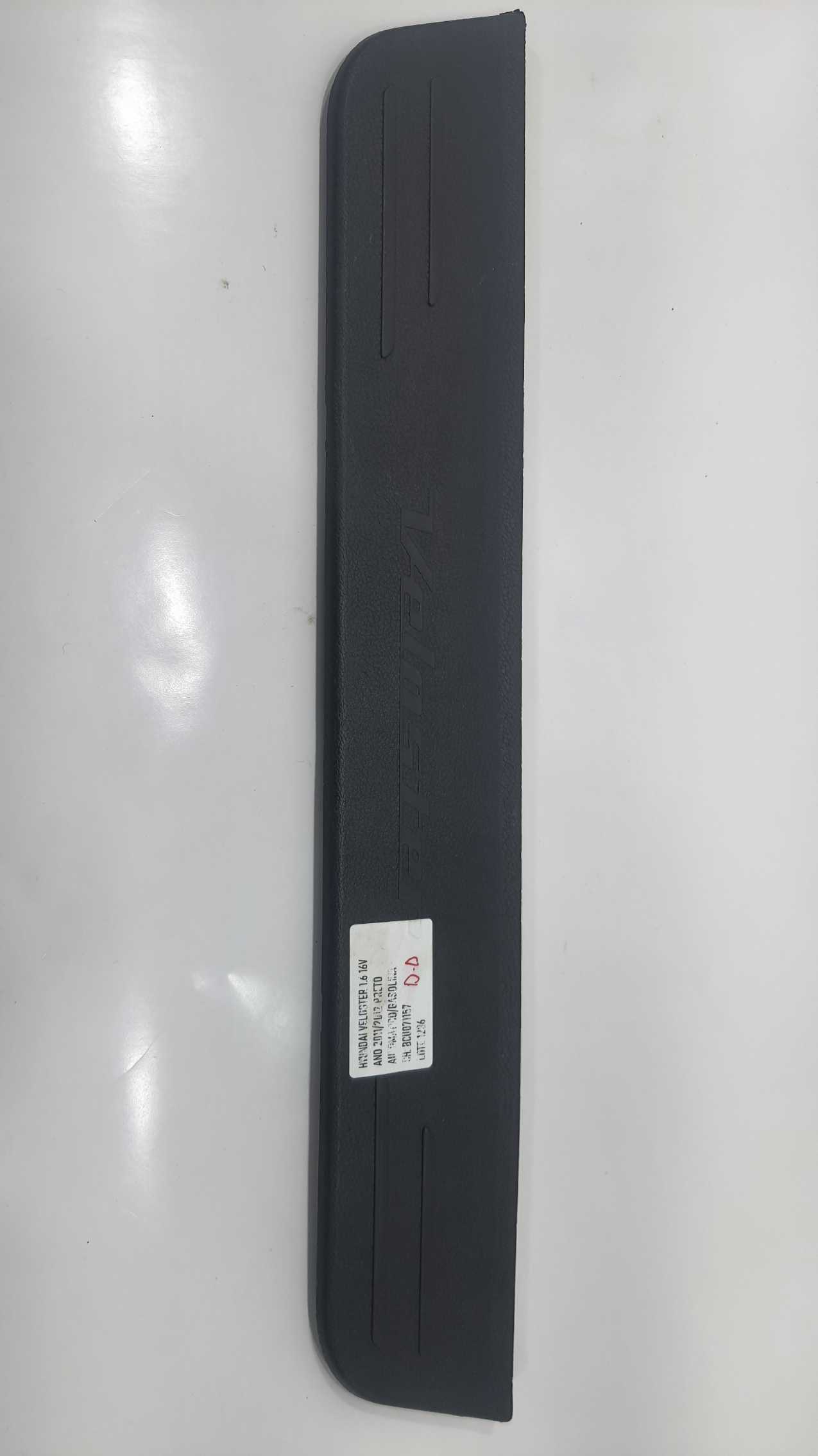 Soleira Dianteira Direita Hyundai Veloster Ano 2012 V1236 Preta 5