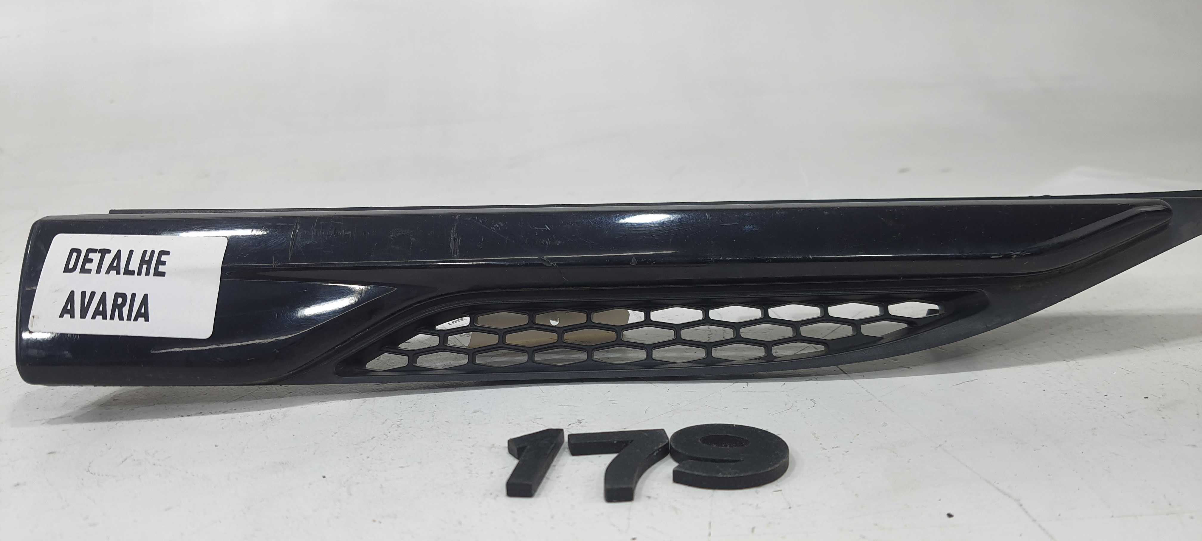 Grade Paralama Lado Direito Detalhe Trava Evoque 2017 V2266 3