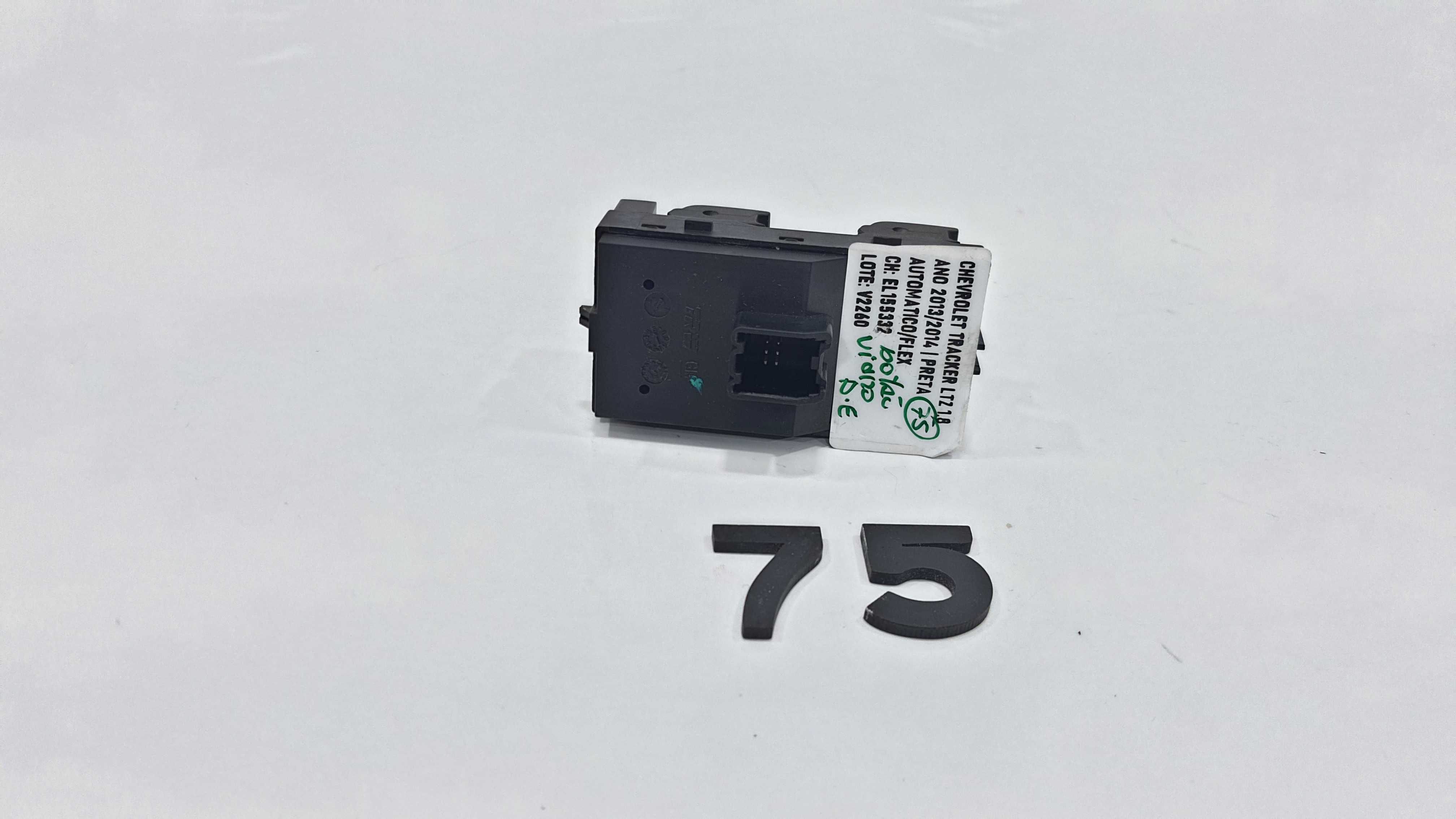 Botão Vidro Dianteiro Esquerdo Tracker Ltz Ano 2014 V2260 5