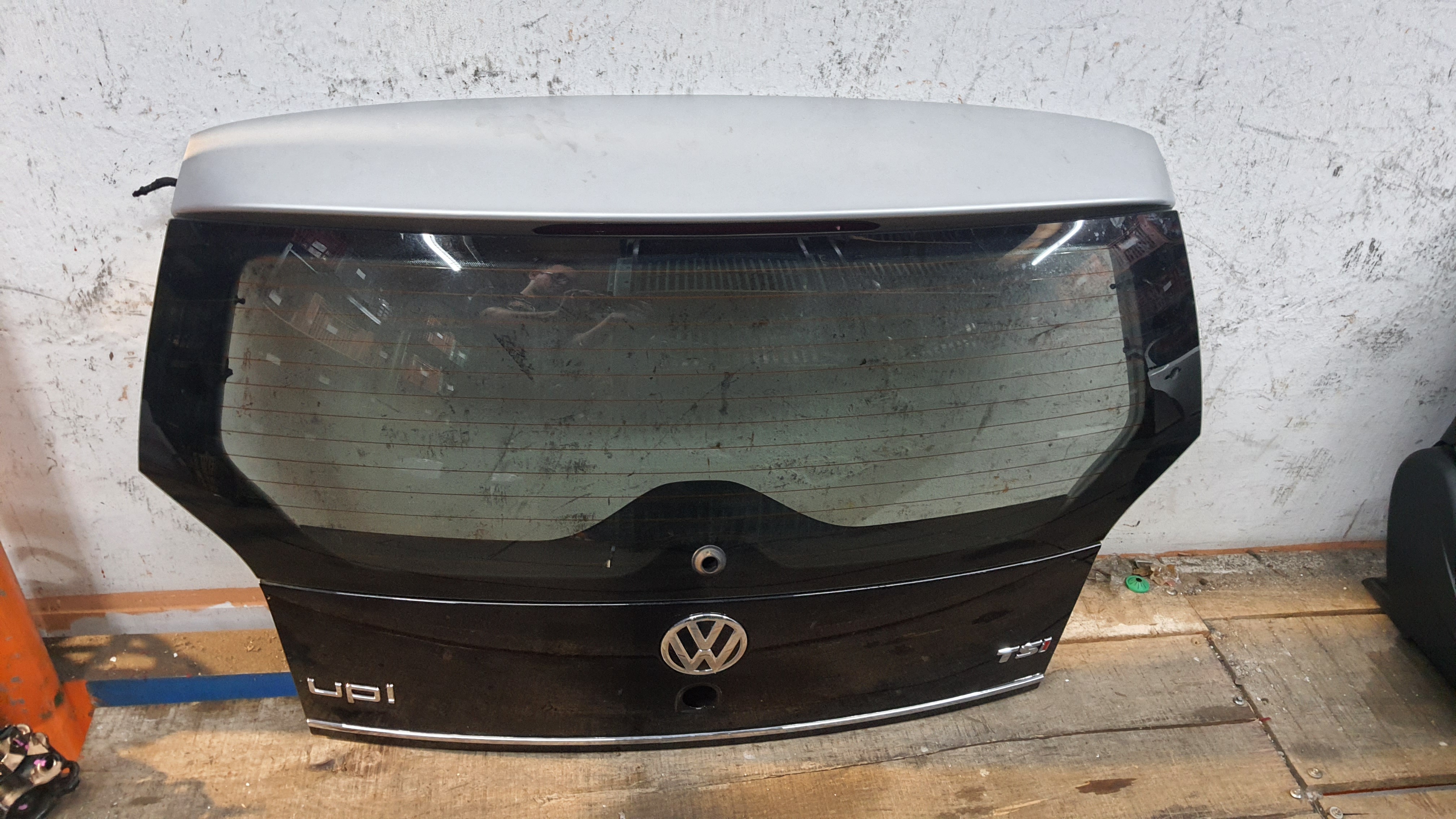 Tampa Traseira Volkswagen Up Tsi 2018 V2257