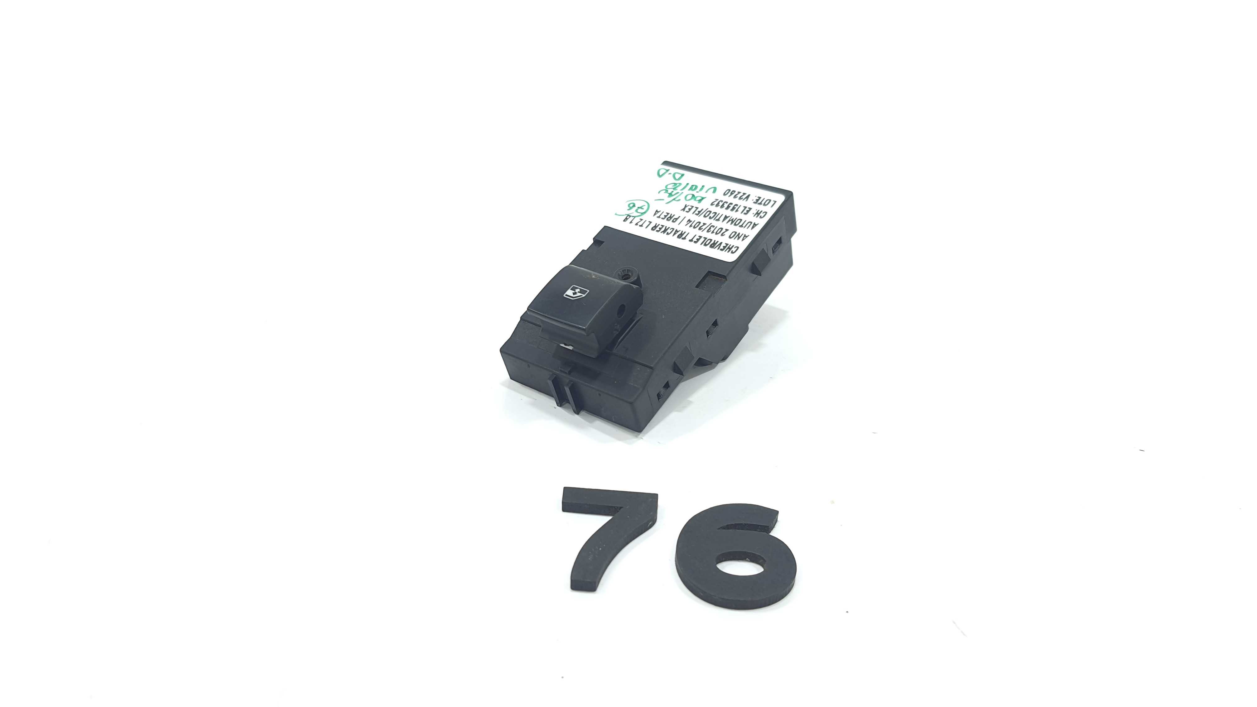 Botão Vidro Dianteiro Direito Tracker Ltz Ano 2014 V2260 3