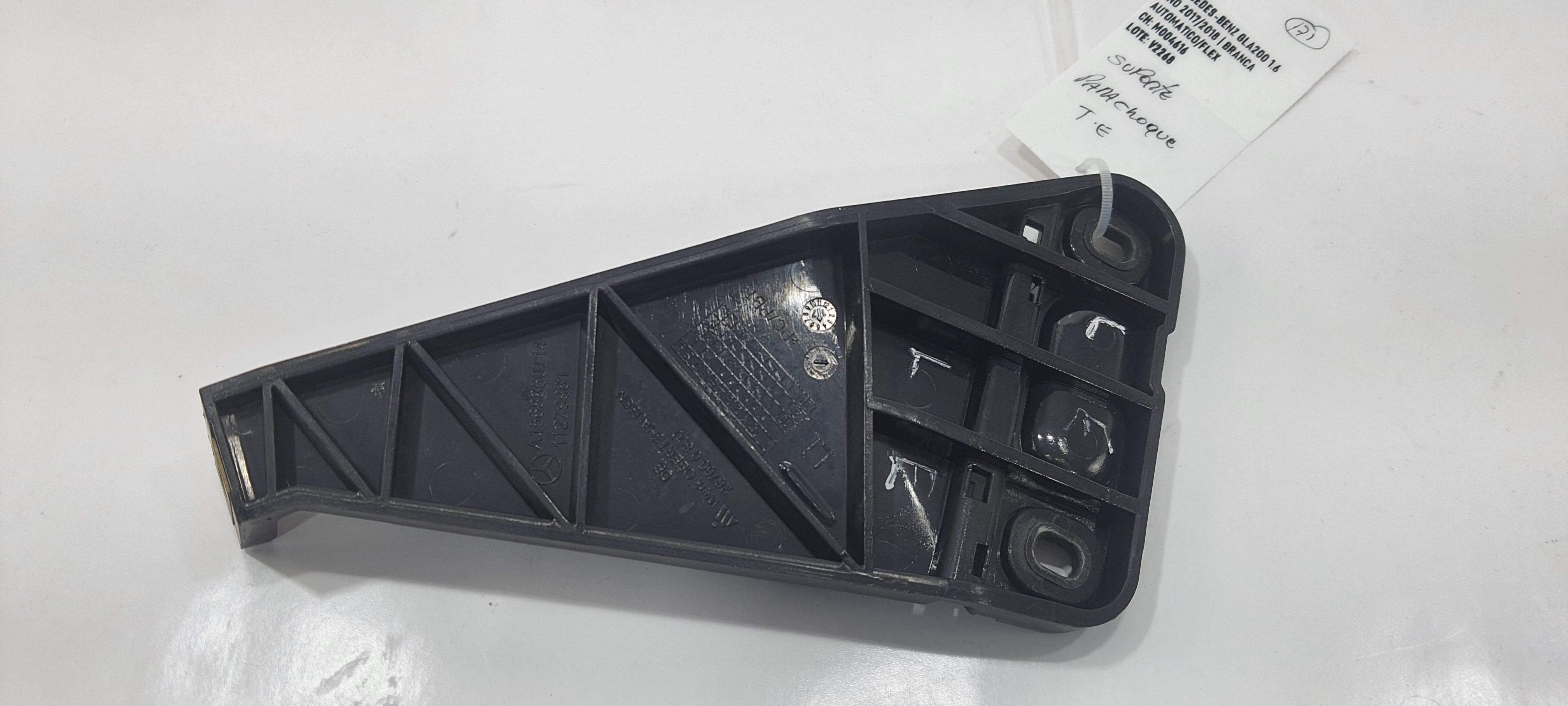 Suporte Parachoque Traseiro Esquerdo Gla 200 2018 V2268 5