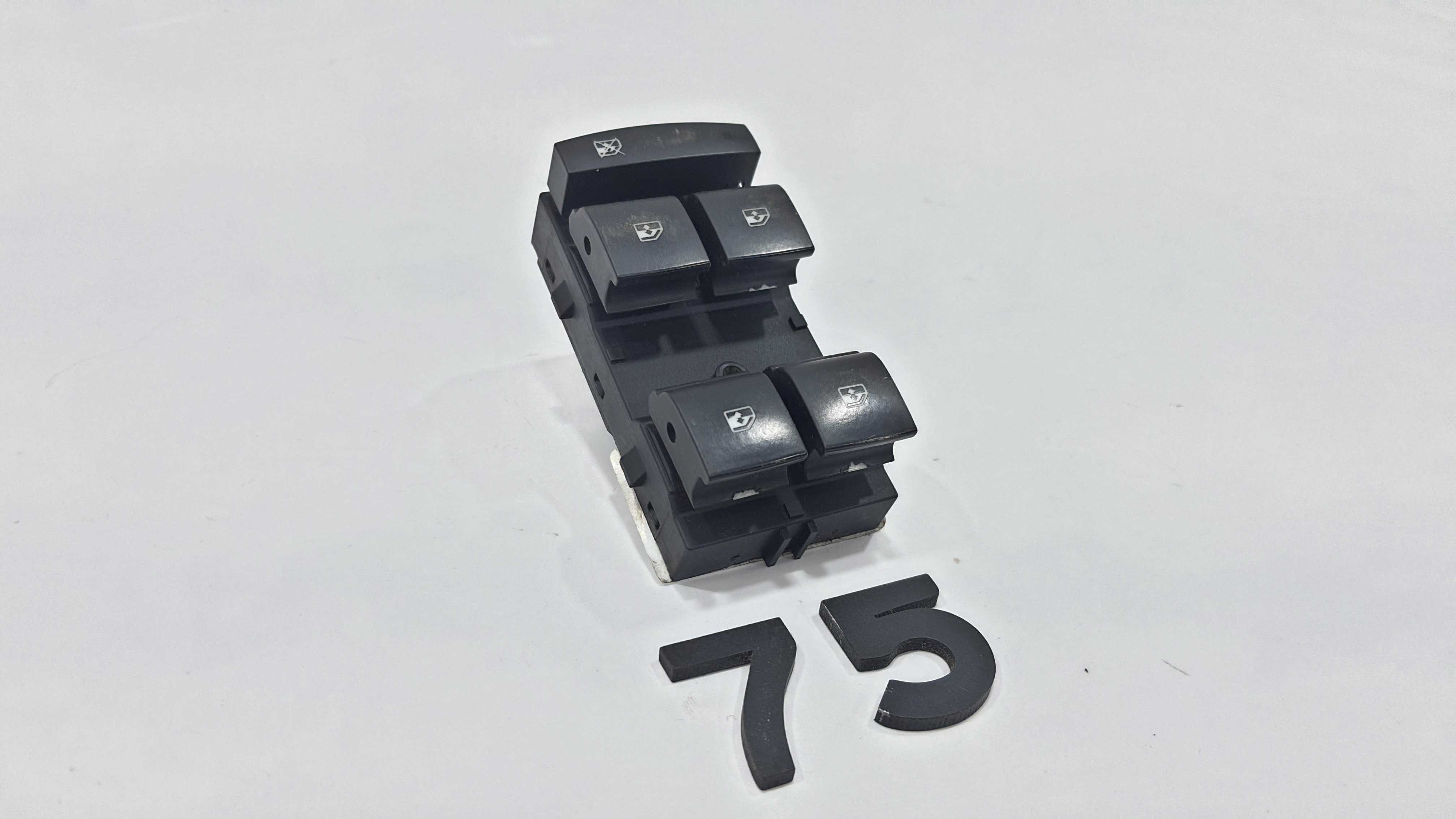 Botão Vidro Dianteiro Esquerdo Tracker Ltz Ano 2014 V2260 4