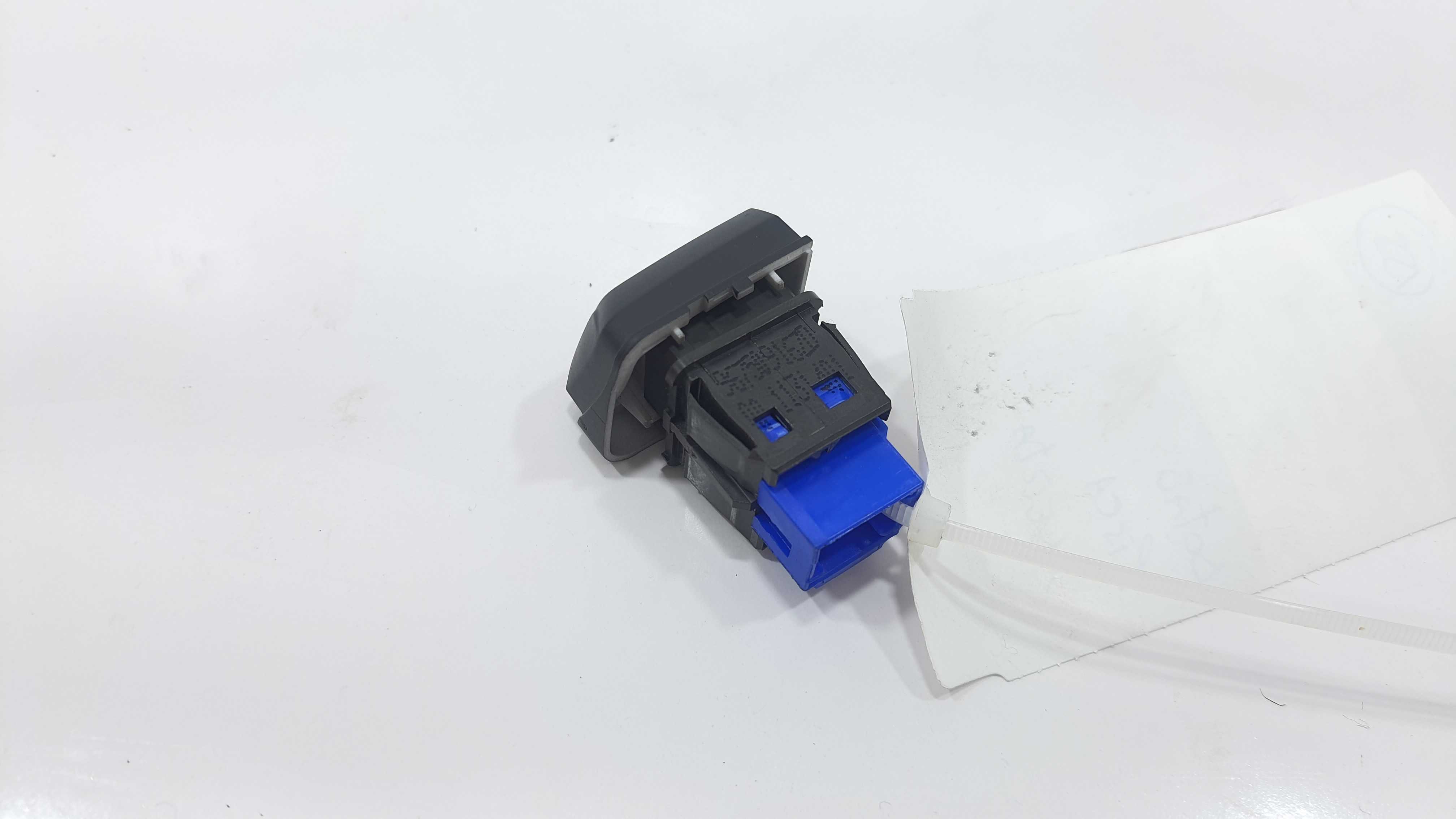 Botão Pisca Alerta Peugeot 2008 1.6 16v 2022 V2252 4