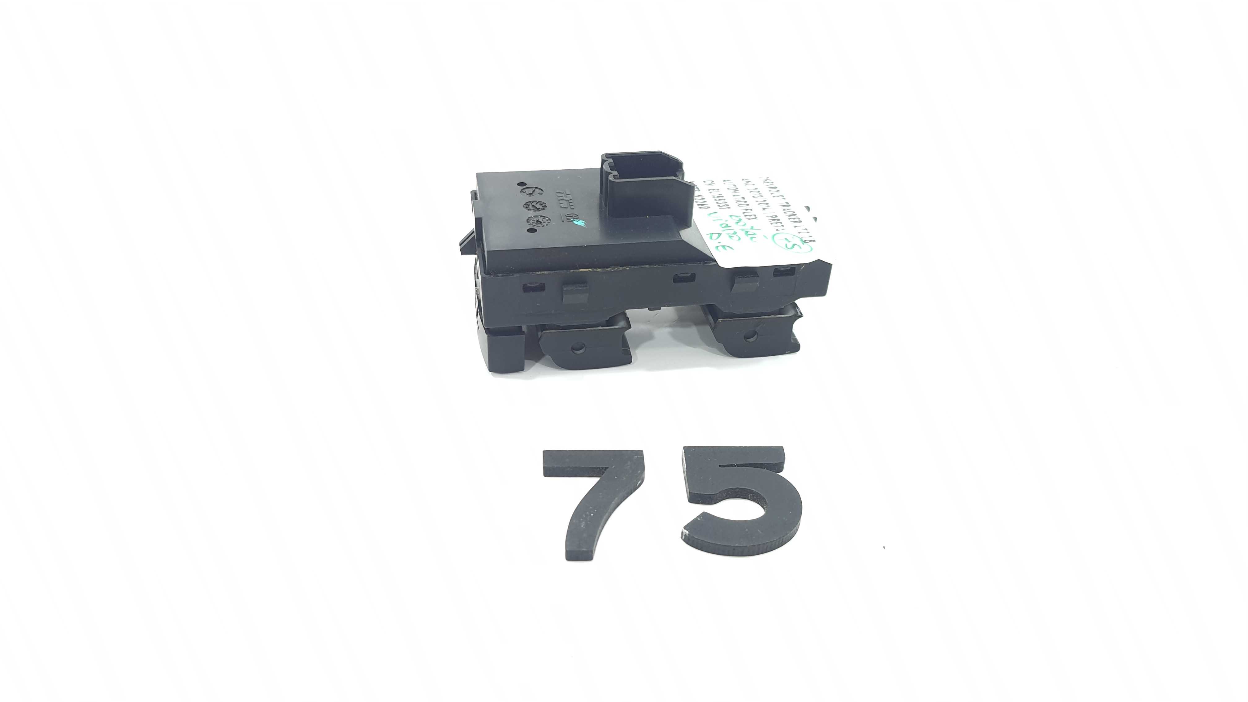 Botão Vidro Dianteiro Esquerdo Tracker Ltz Ano 2014 V2260 3