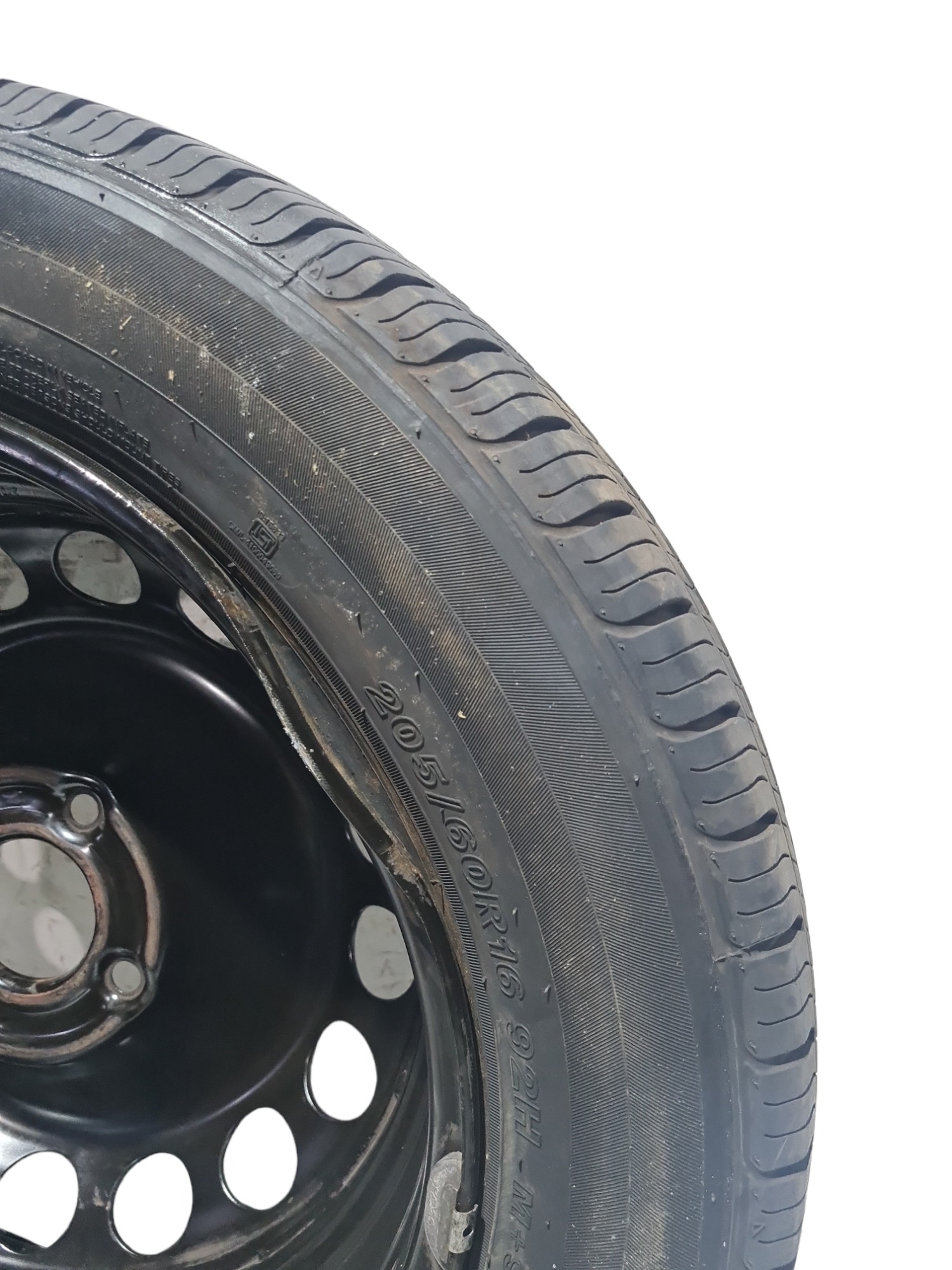 Roda C/ Pneu Peugeot 2008 Aro 16 205/60 C/ Detalhes Roda Preto 6