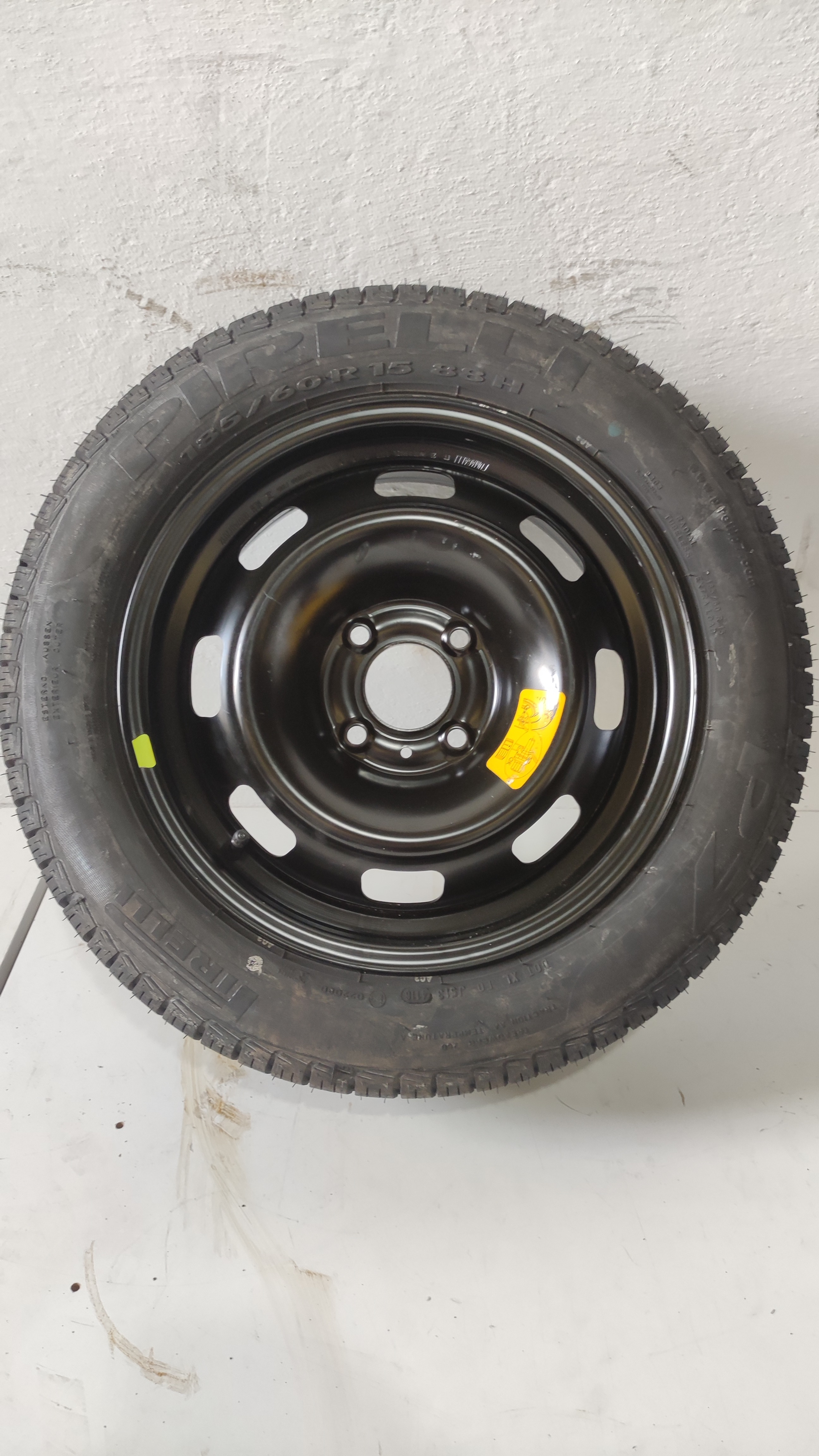 Estepe Estado De Novo Citroen C3 185/60 Aro 15 Pirelli Preto 3