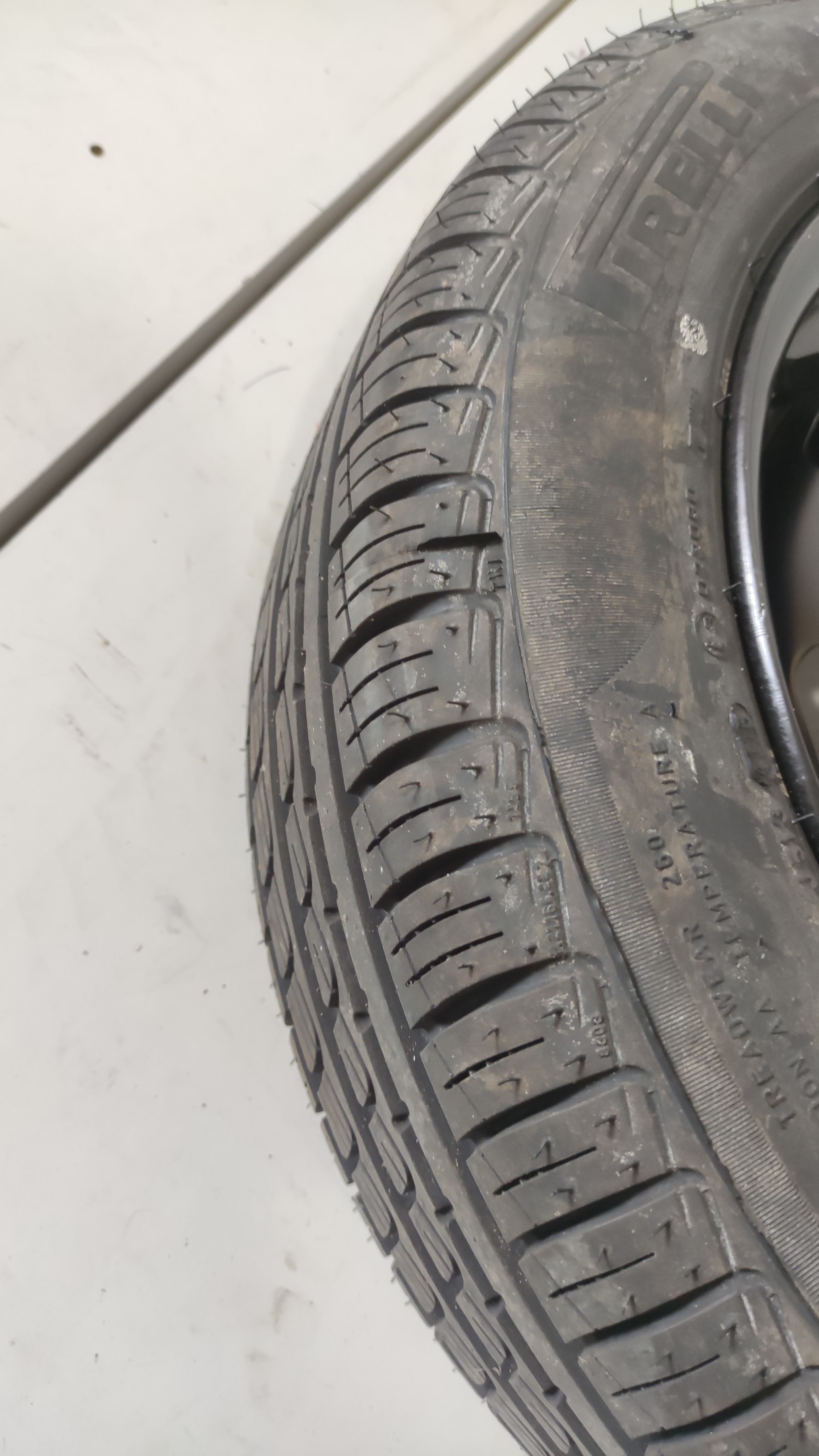 Estepe Estado De Novo Citroen C3 185/60 Aro 15 Pirelli Preto 5