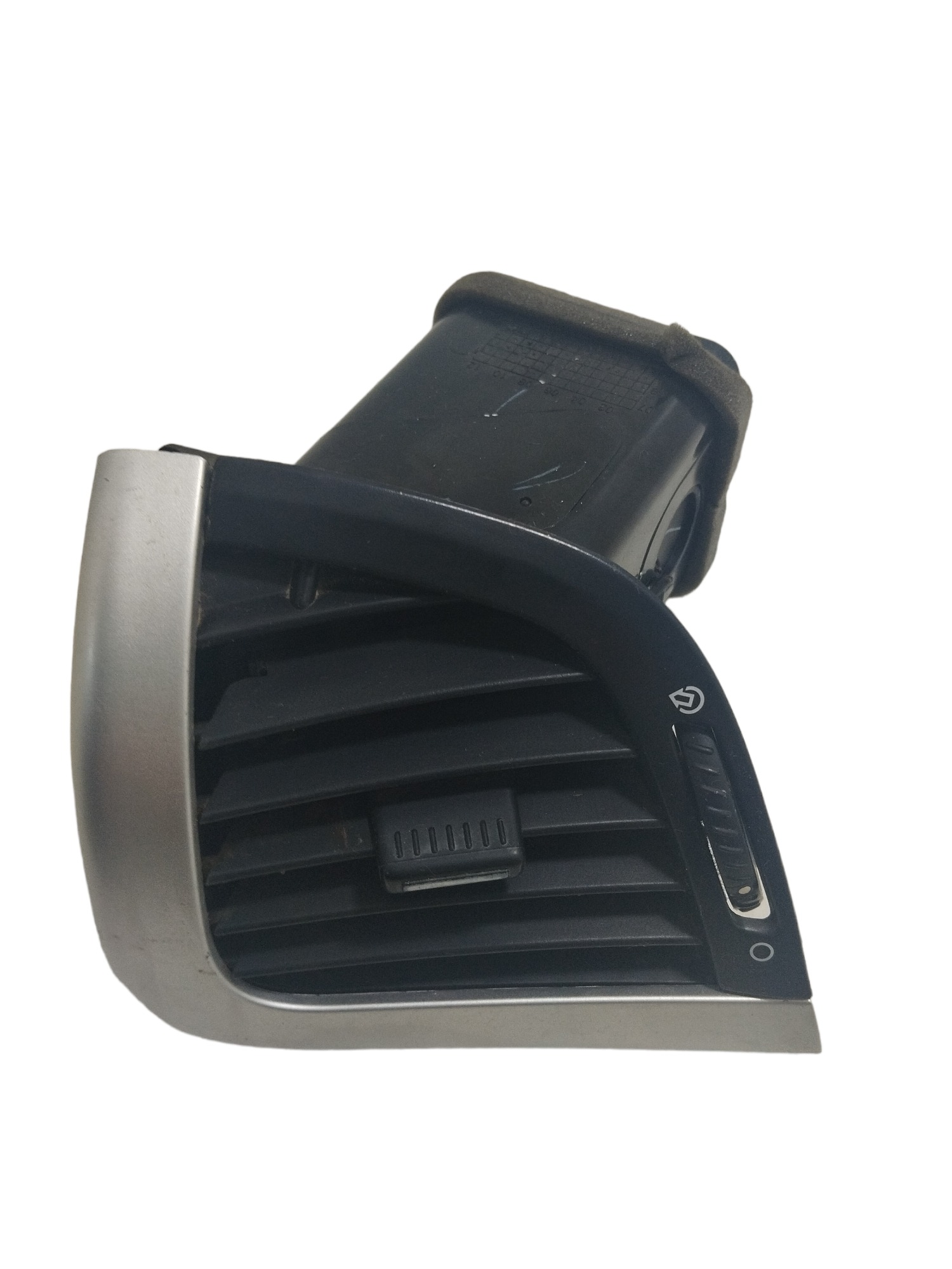 Difusor De Ar Esquerdo Peugeot 207 2013 Origi Quiksilver 2