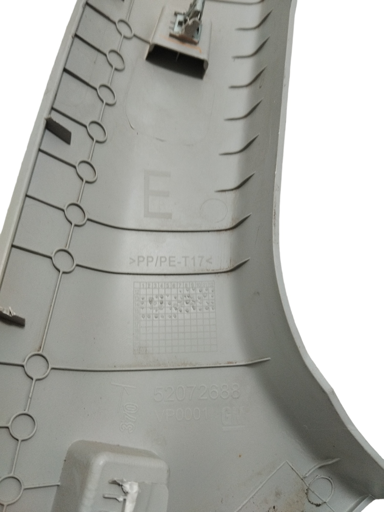 Moldura Coluna Para-brisa Esquerda Onix 52072688 Detalhes Cinza 6
