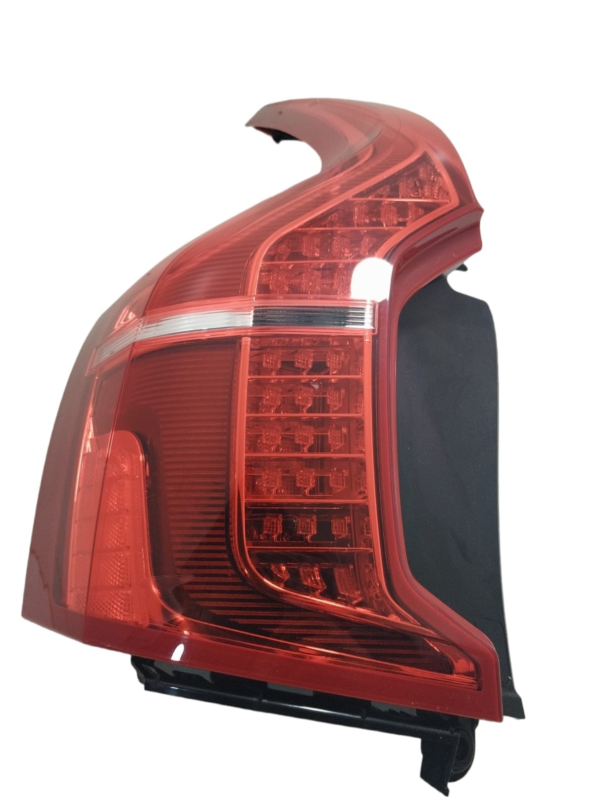 Farol Lanterna Traseira Esquerda Volvo Xc90  2022  Detalhe 3