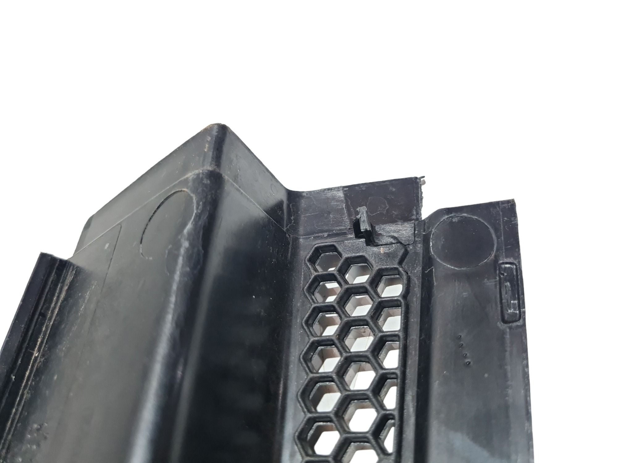 Grade Churrasqueira Esquerda Peugeot 2008 Detalhe Leia Preto 5