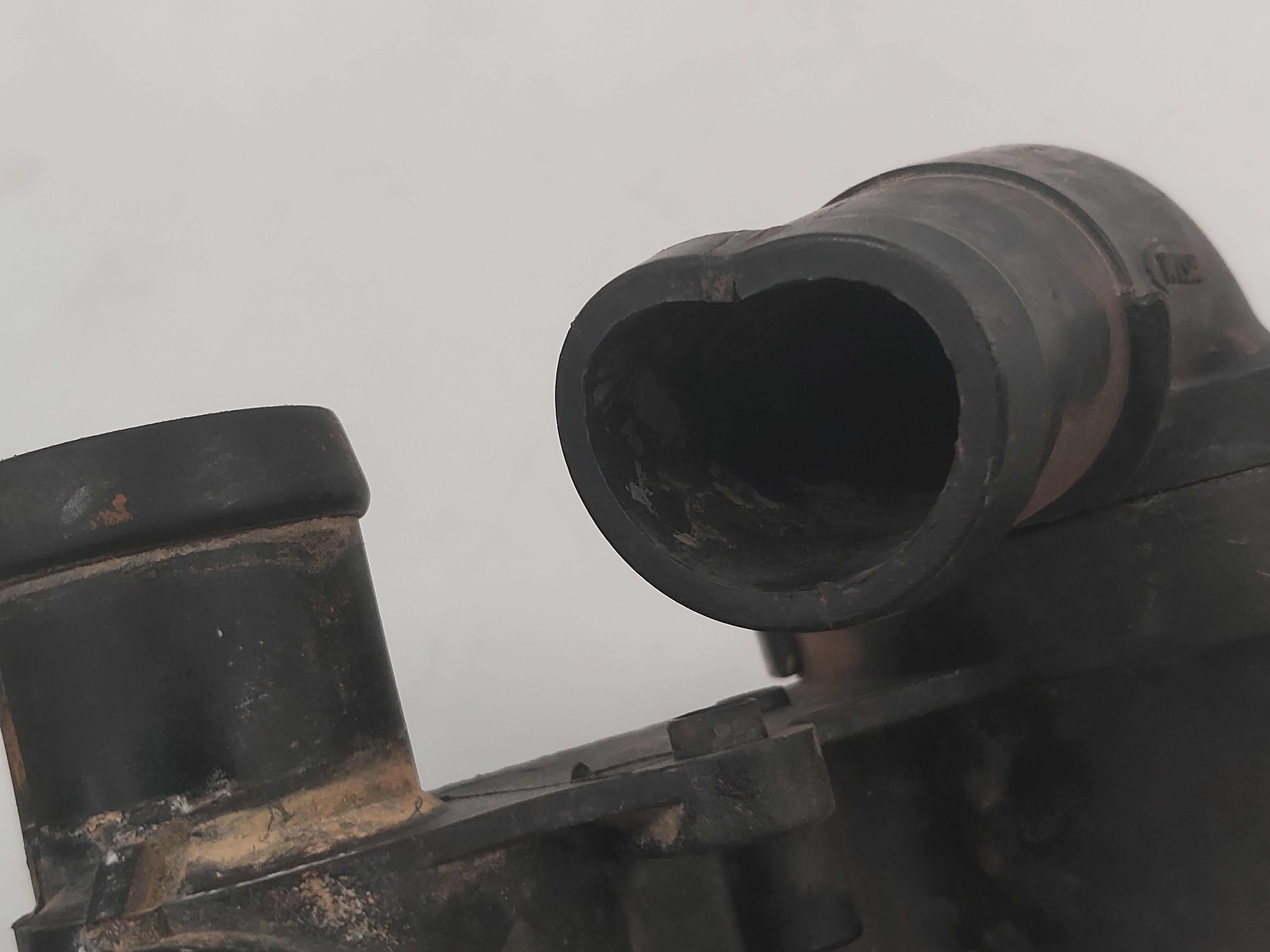 Carcaça Válvula Termostatica Gol Parati Voyage G3 G4 8