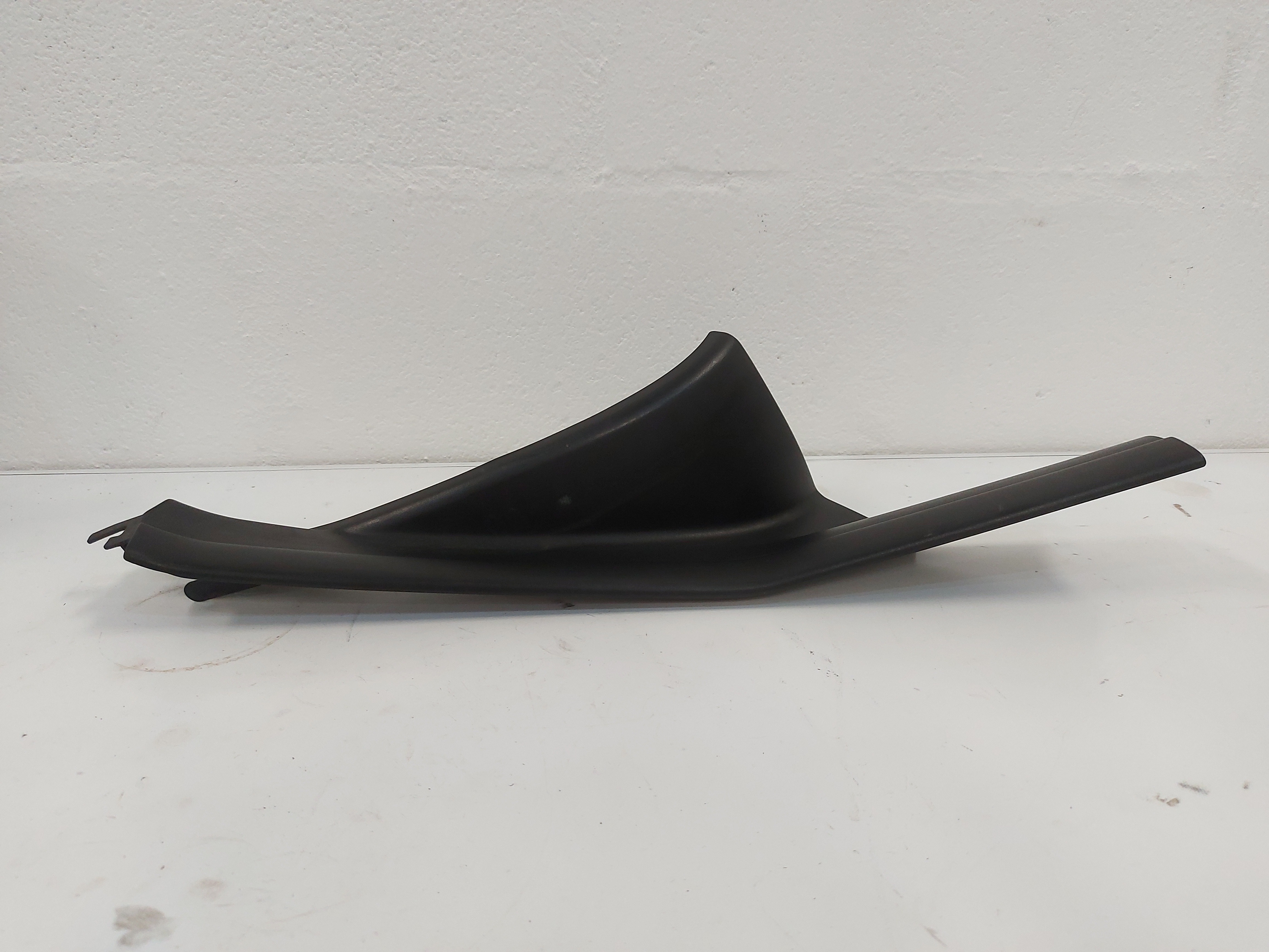 Acabamento Estribo Traseiro Direito Bmw E46 330 328 325 323  Preto 6