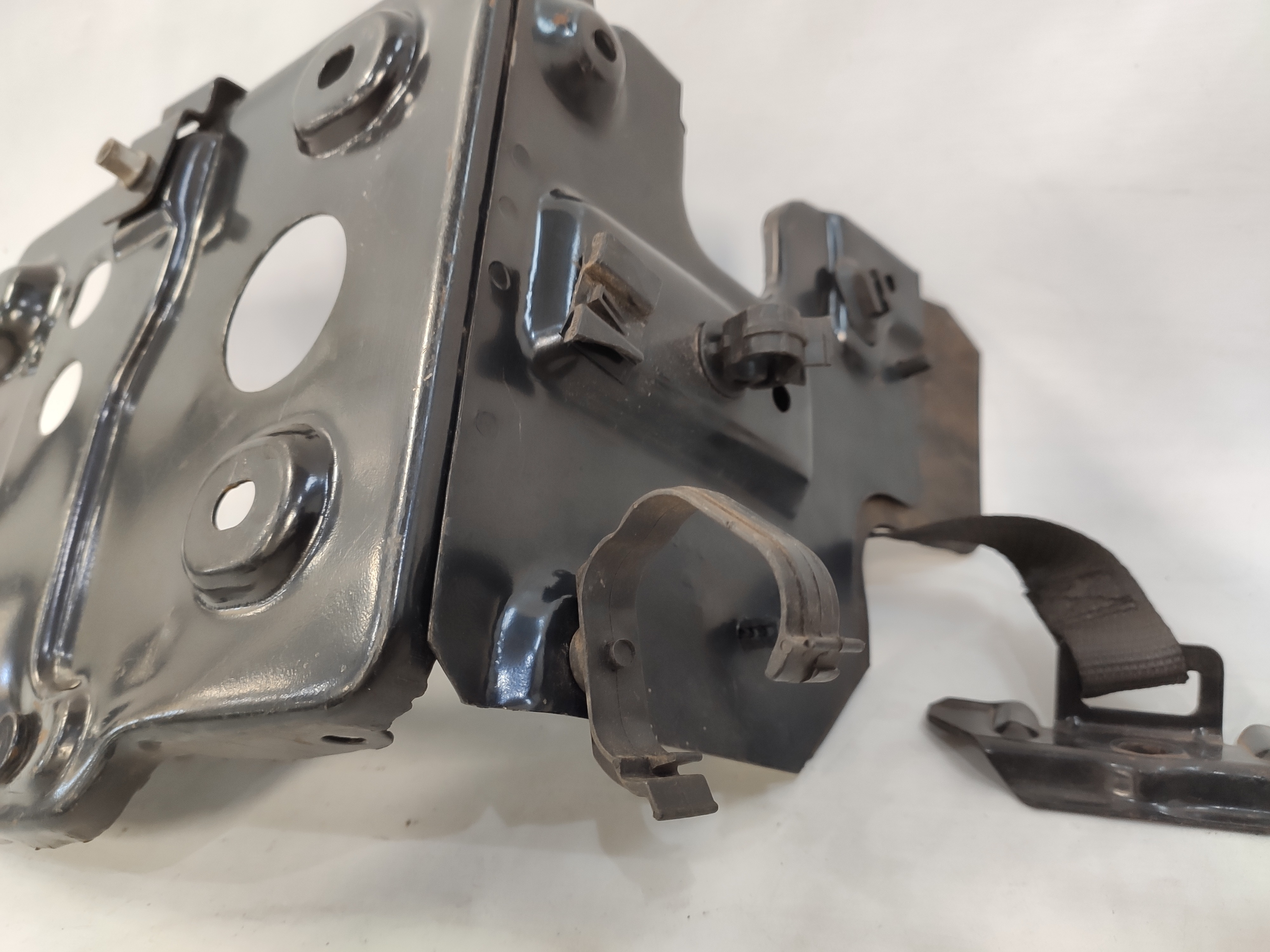Base Suporte Caixa Bateria Original Fiat Palio 2015 3