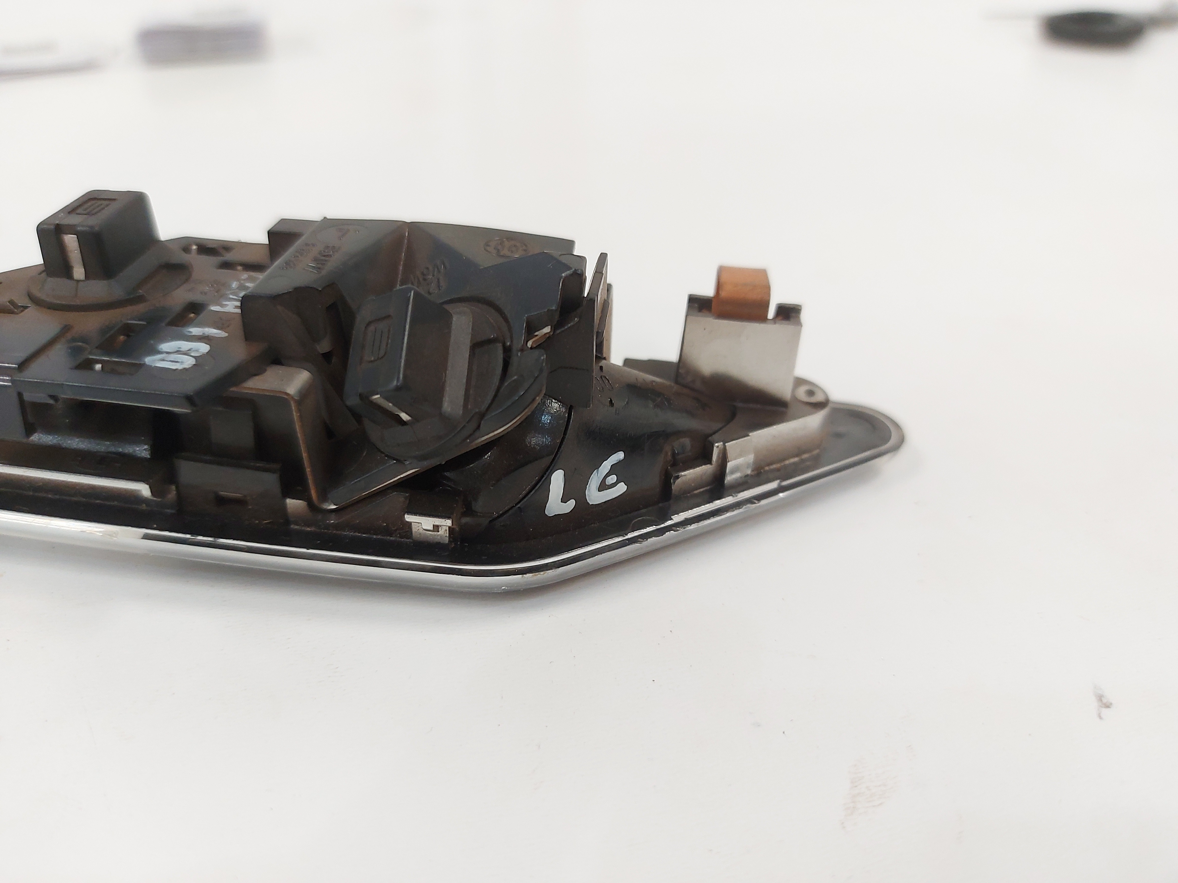 Luz Cortesia Coluna Esquerdo Bmw E46 330 328 325 323 320