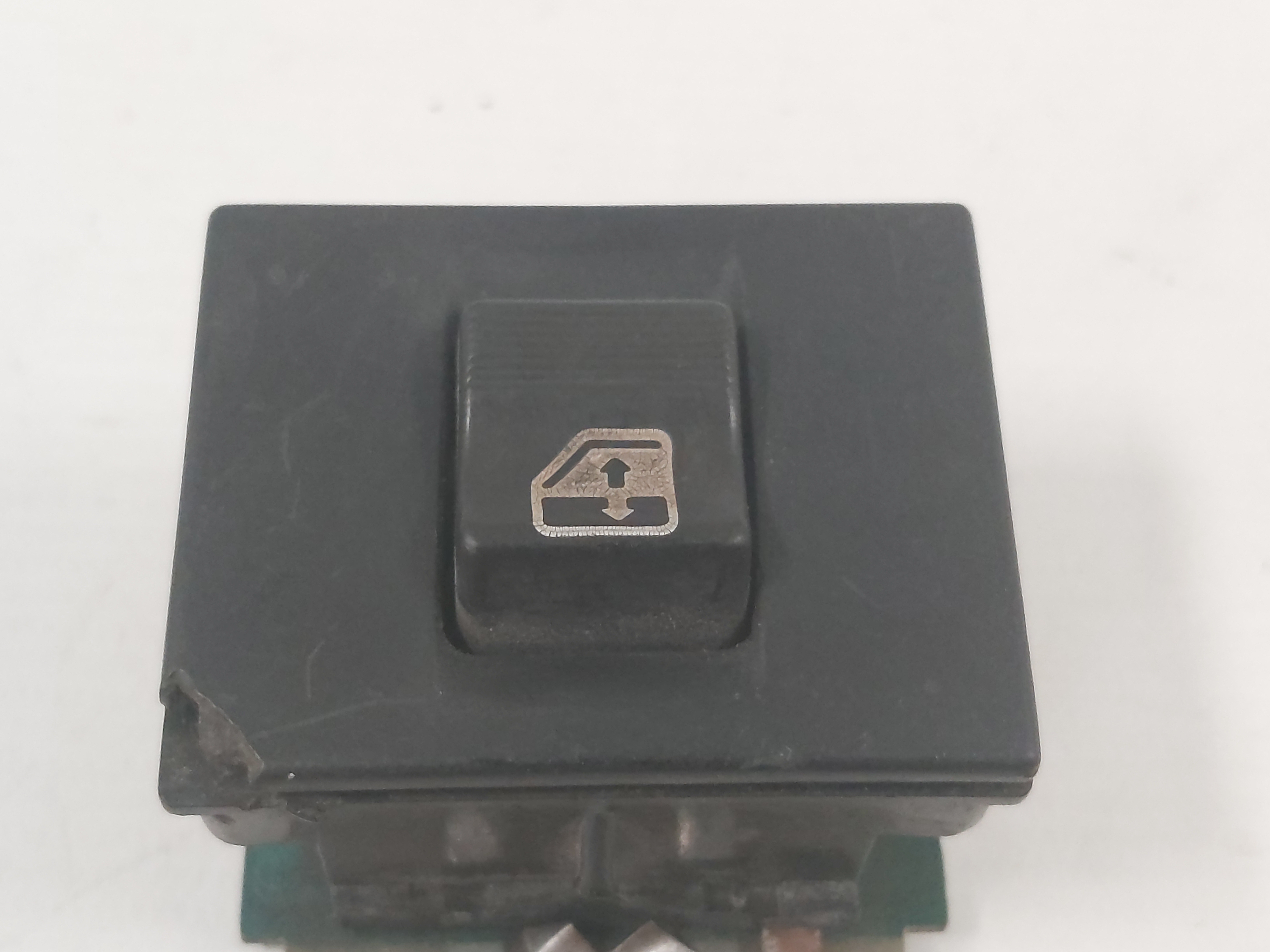 Botão Vidro Elétrico Direito Uno 1.5r 1.6r Detalhe 1