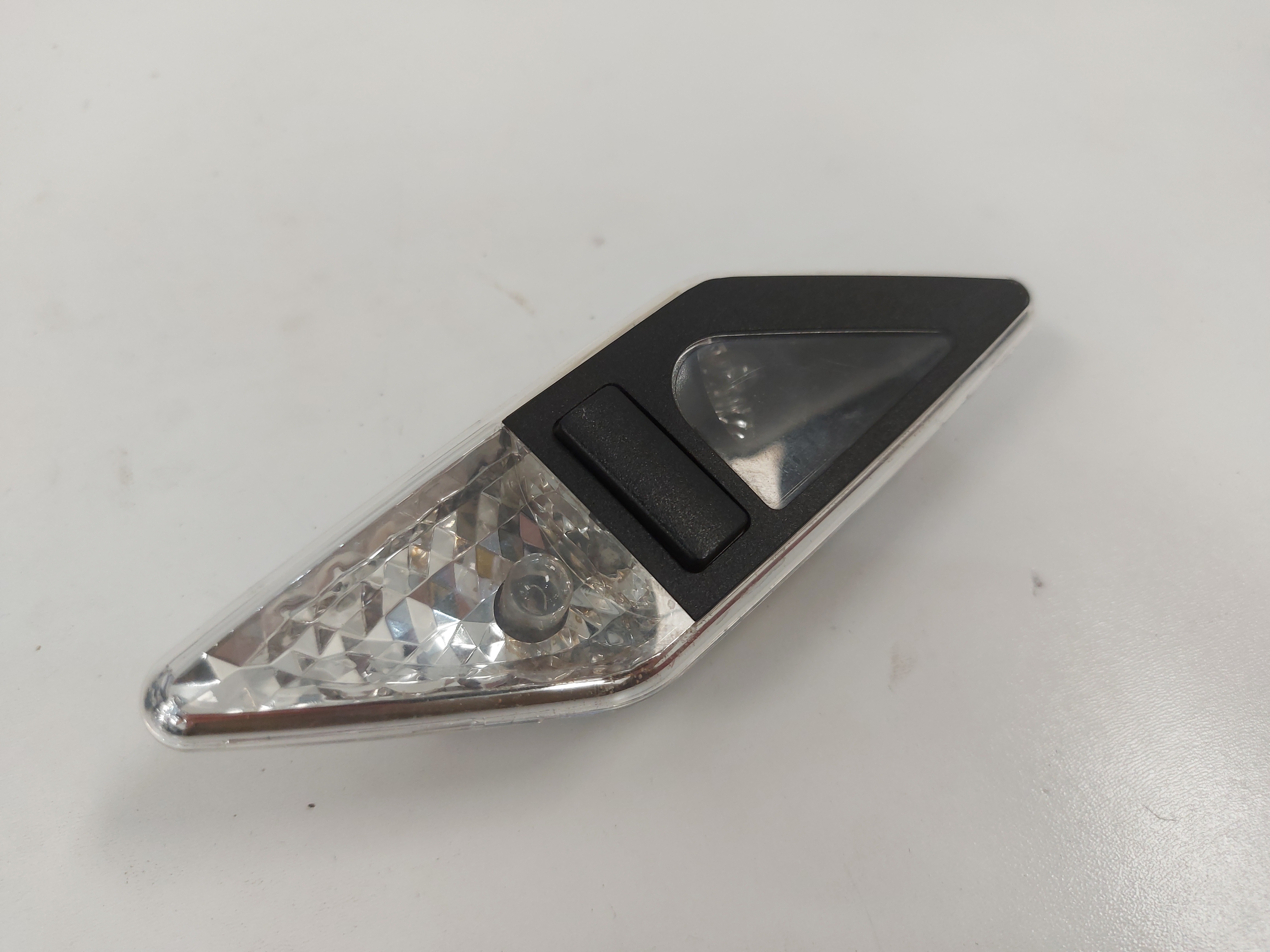 Luz Cortesia Coluna Esquerdo Bmw E46 330 328 325 323 320 7