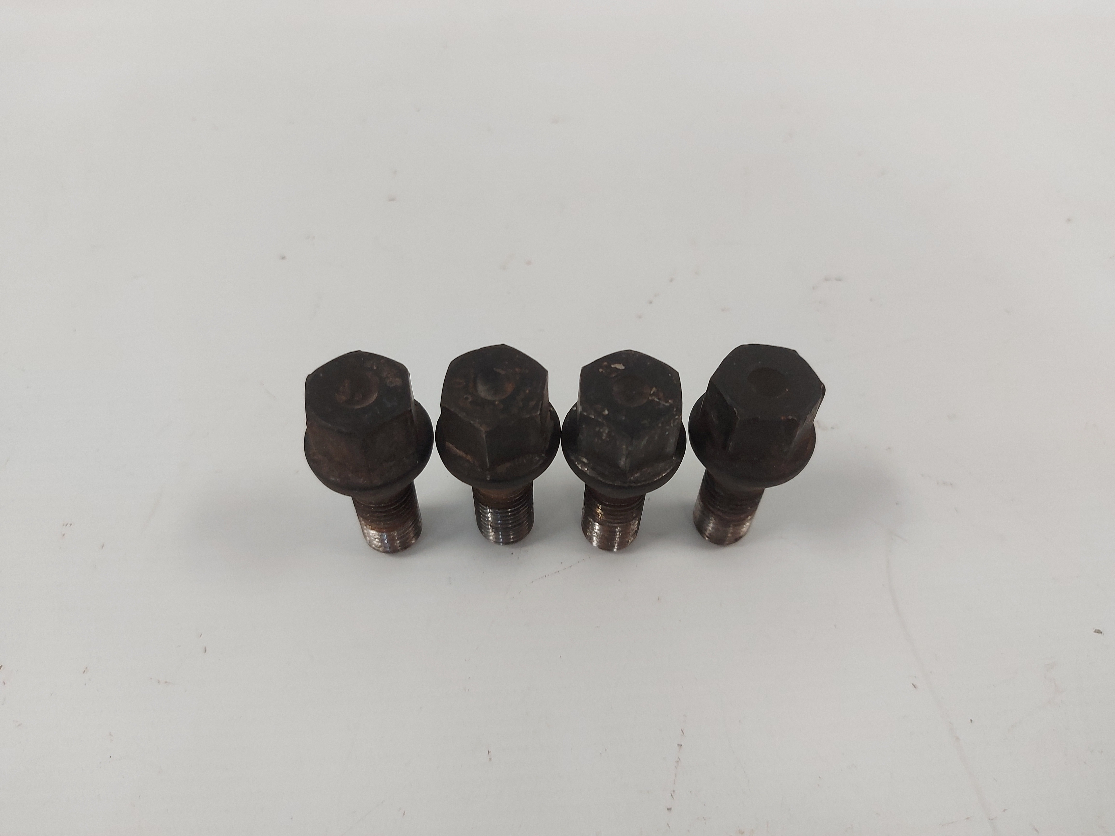 Kit 4 Parafusos Roda 17mm Original Corsa Celta Prisma 3
