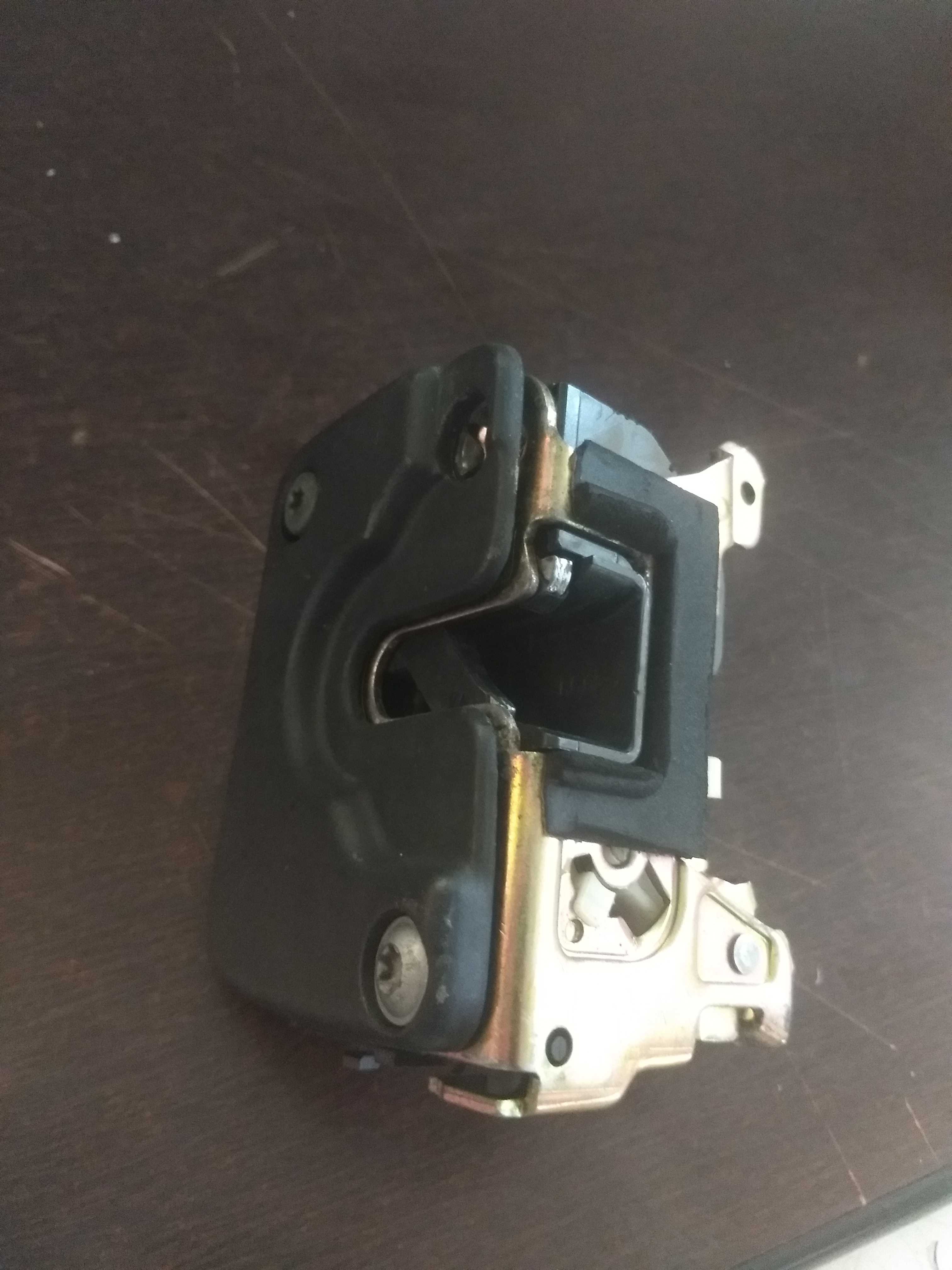 Fechadura Da Porta Dianteira Direita Renault Kangoo Usada 2