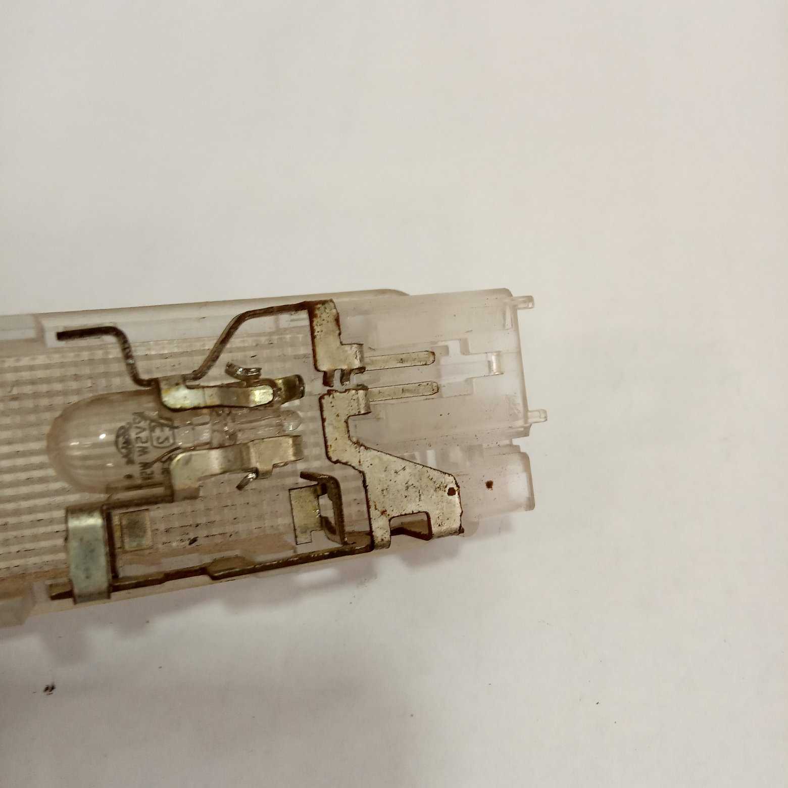 Lanterna Luz Cortesia Porta Malas Citroen C4 Hatch 2011 5
