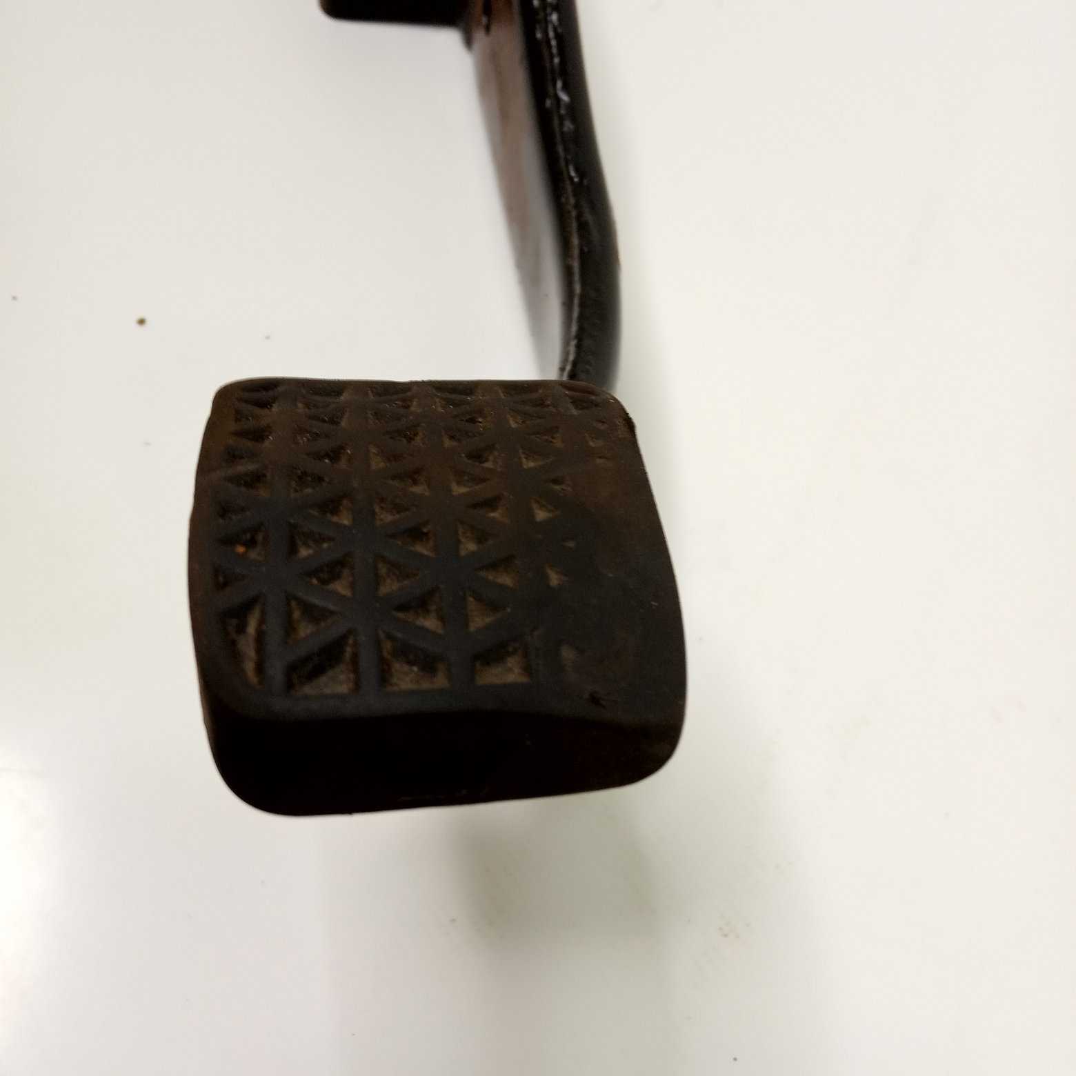 Pedal Estacionamento Chevrolet Onix Lt 2014 Original