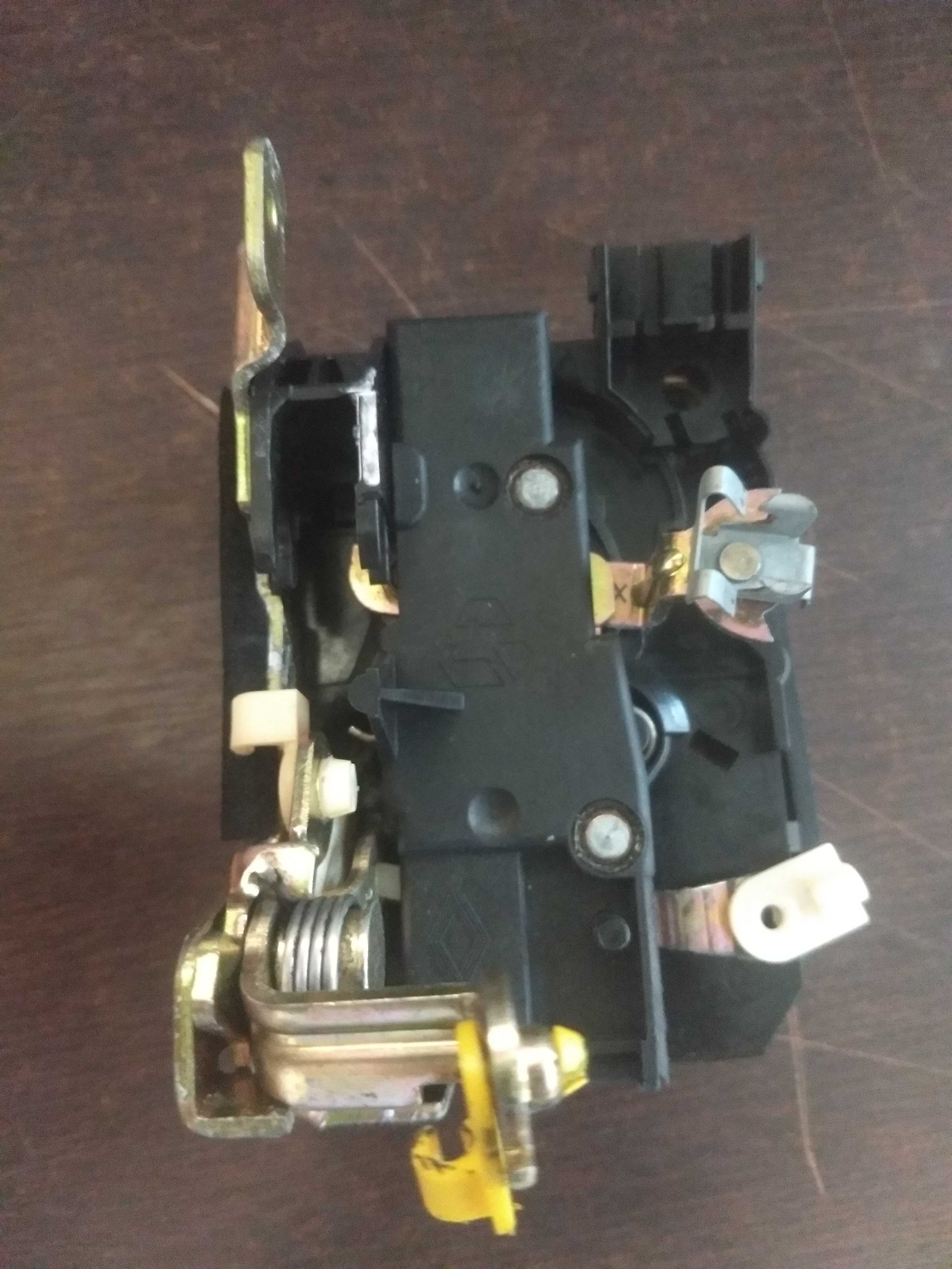 Fechadura Da Porta Dianteira Direita Renault Kangoo Usada 4