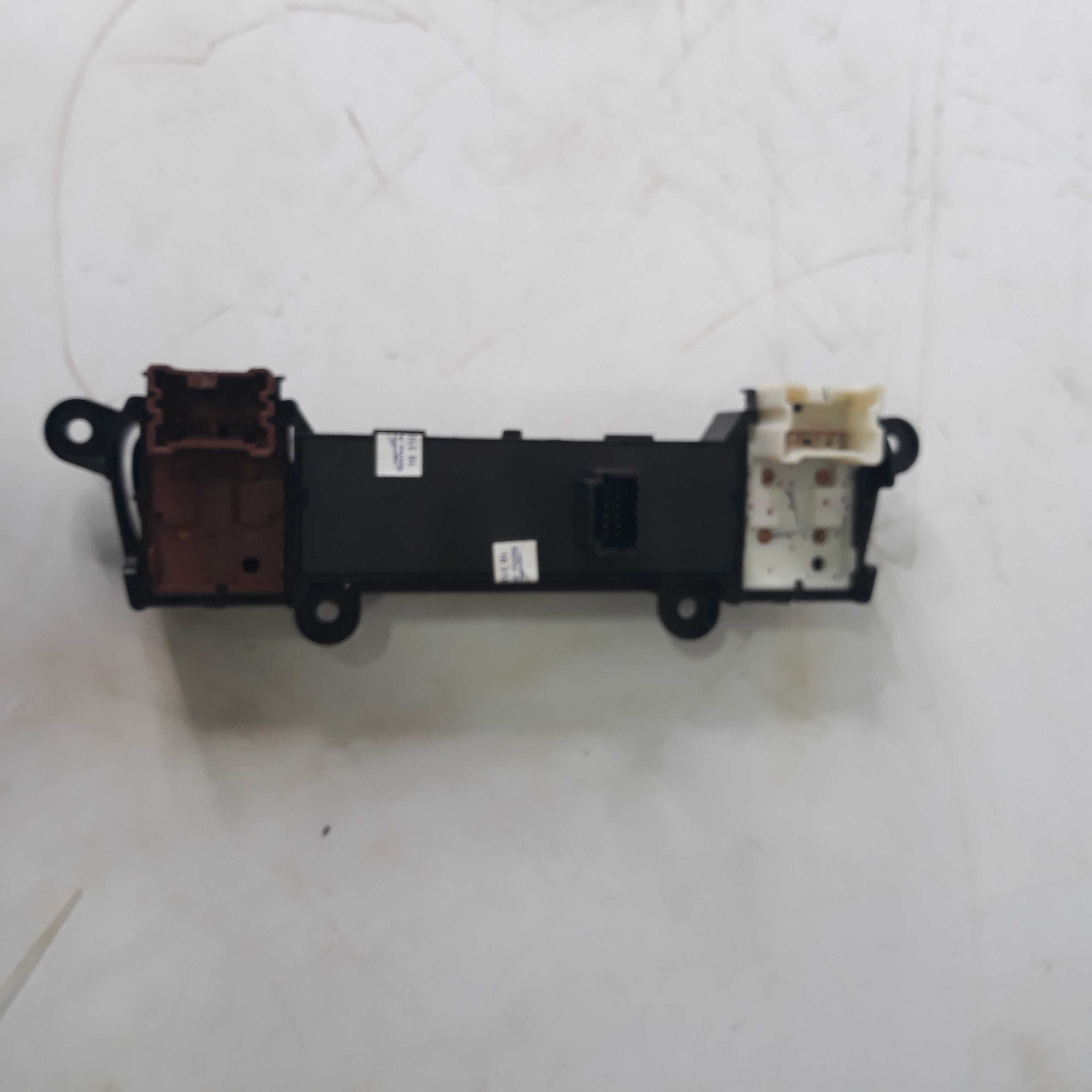 Conjunto Botão Pisca Alerta Desembaçador Renault Kwid 2018 3