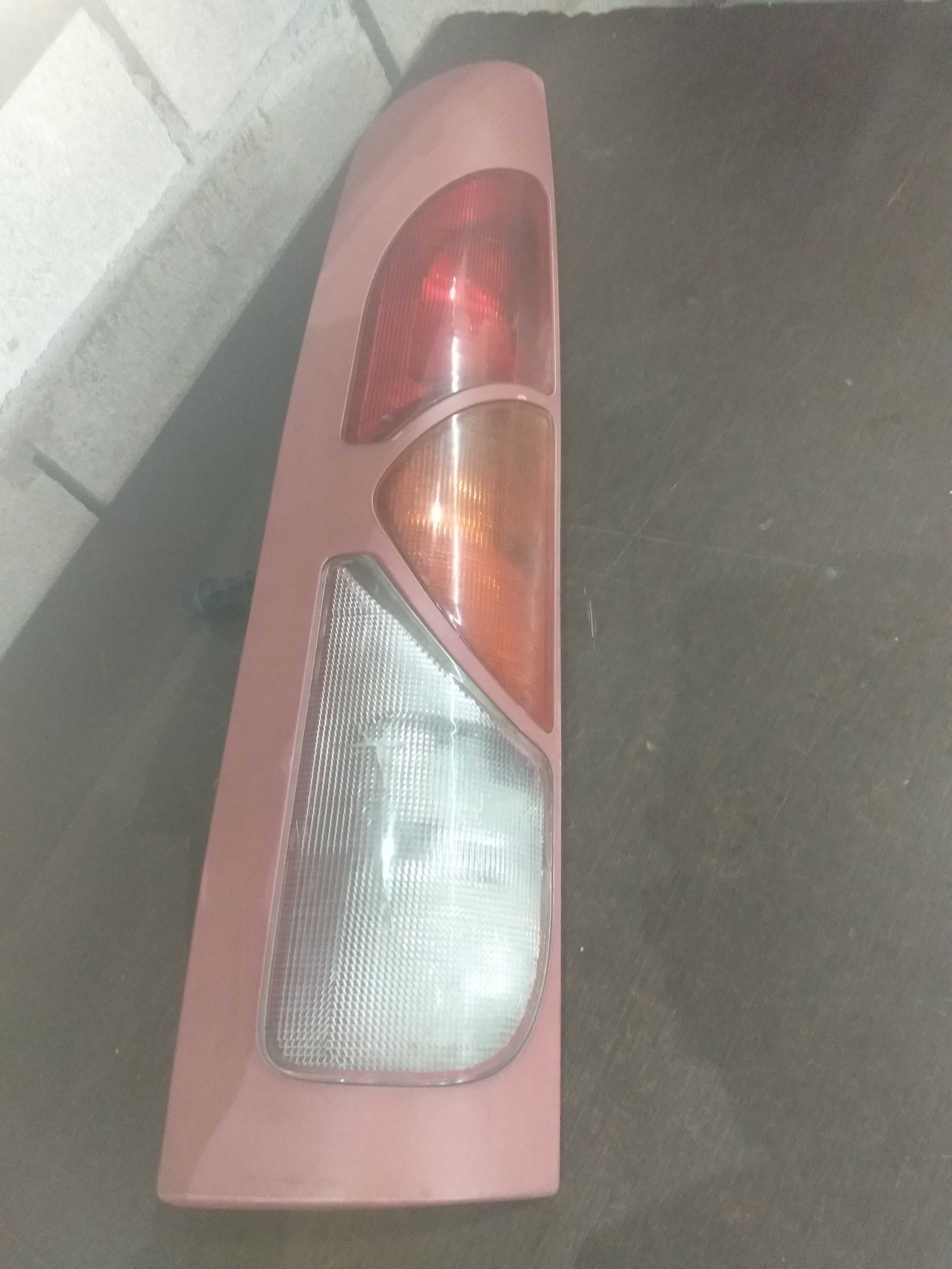 Lanterna Traseira Esquerda Kangoo Usado  Com Detalhe
