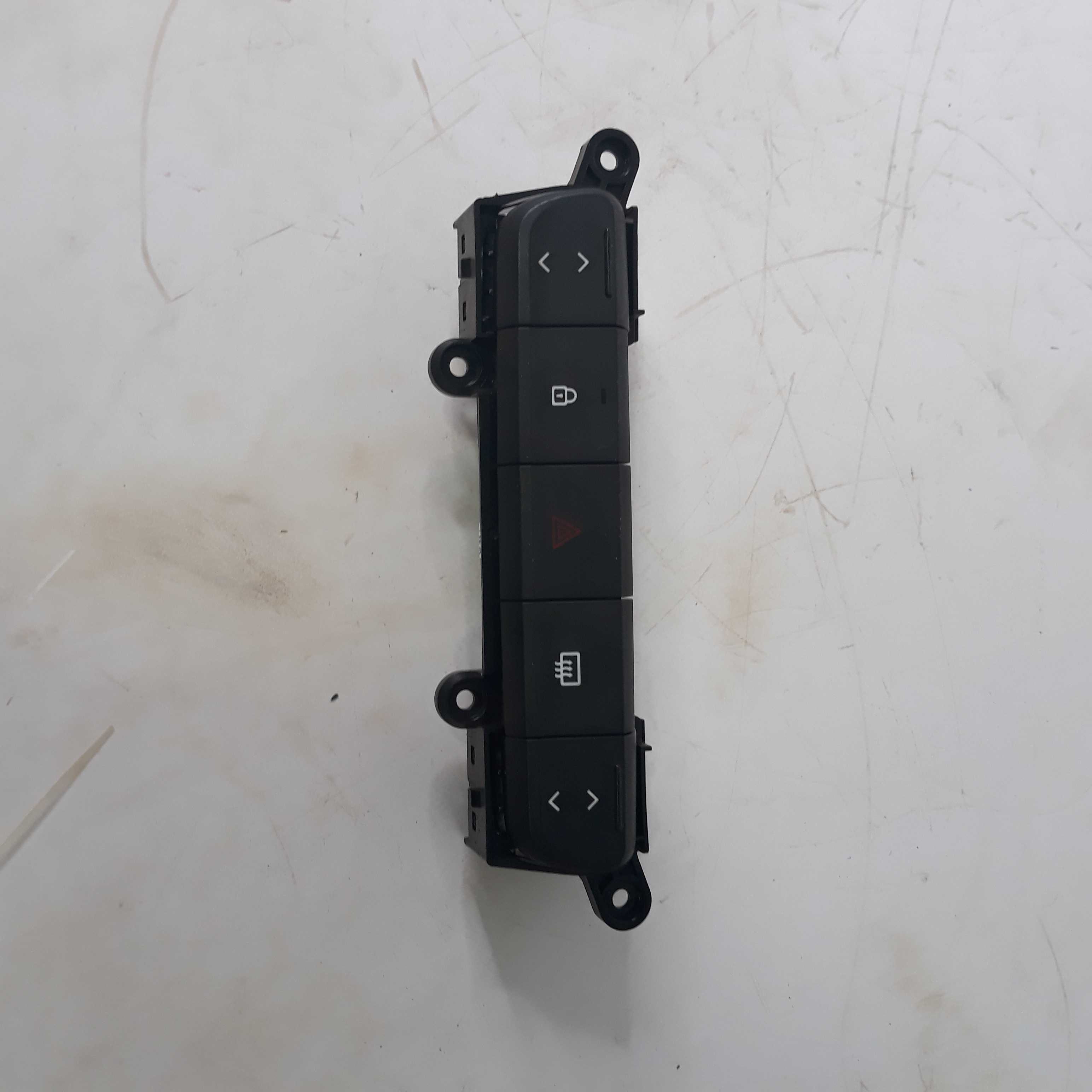 Conjunto Botão Pisca Alerta Desembaçador Renault Kwid 2018 4