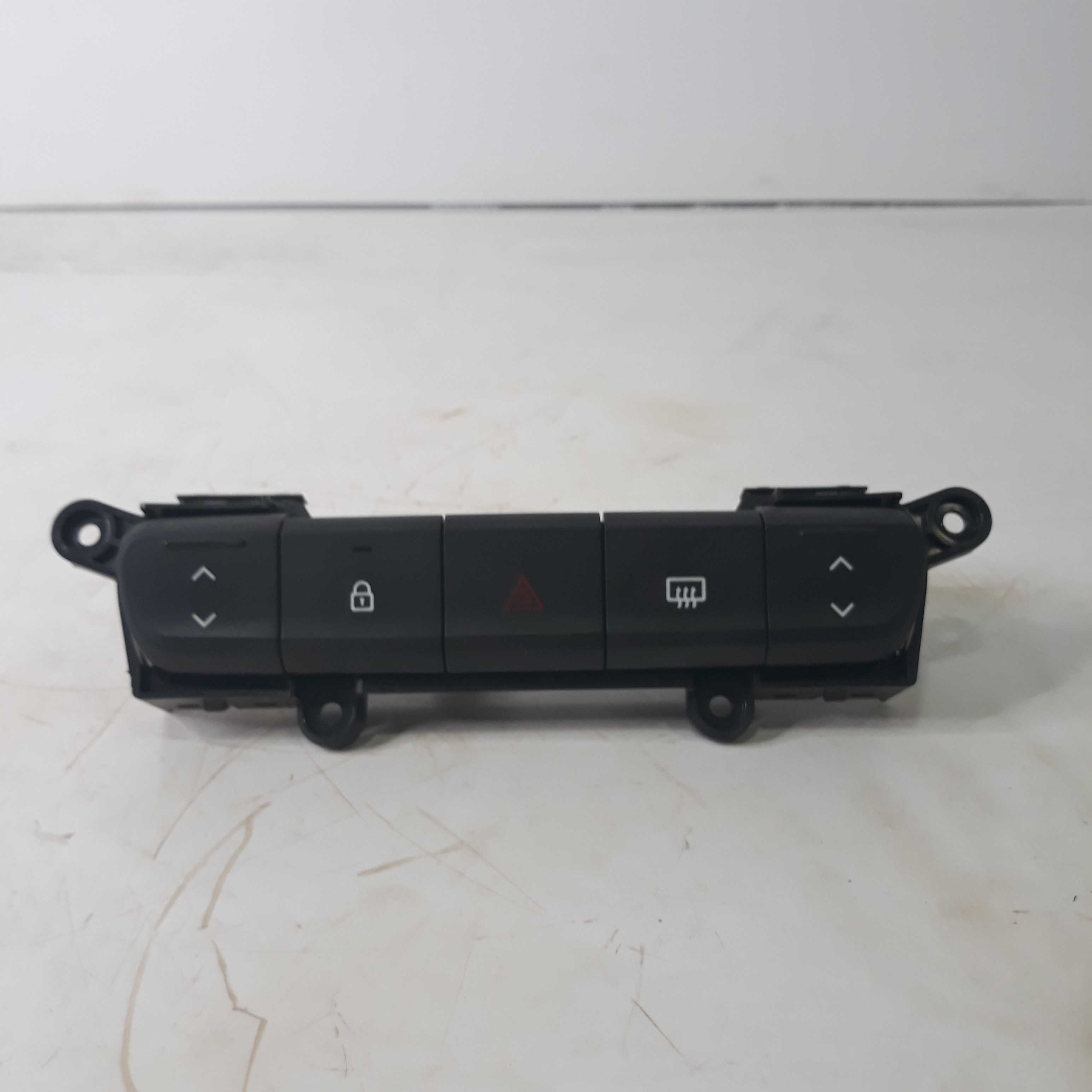 Conjunto Botão Pisca Alerta Desembaçador Renault Kwid 2018