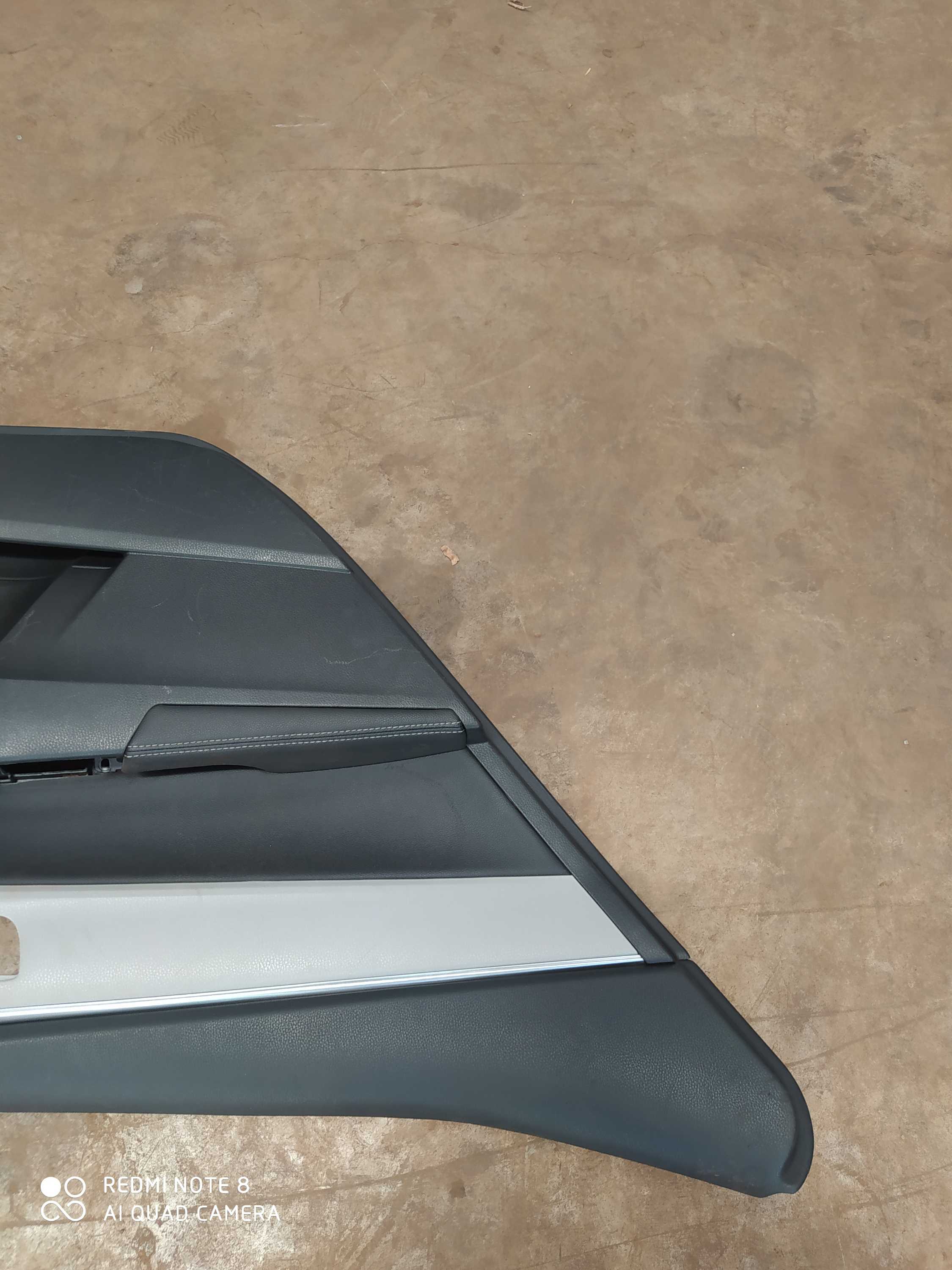 Forro De Porta Traseira Esquerda Toyota Corolla Xei 2015 Preto E Cinza 2