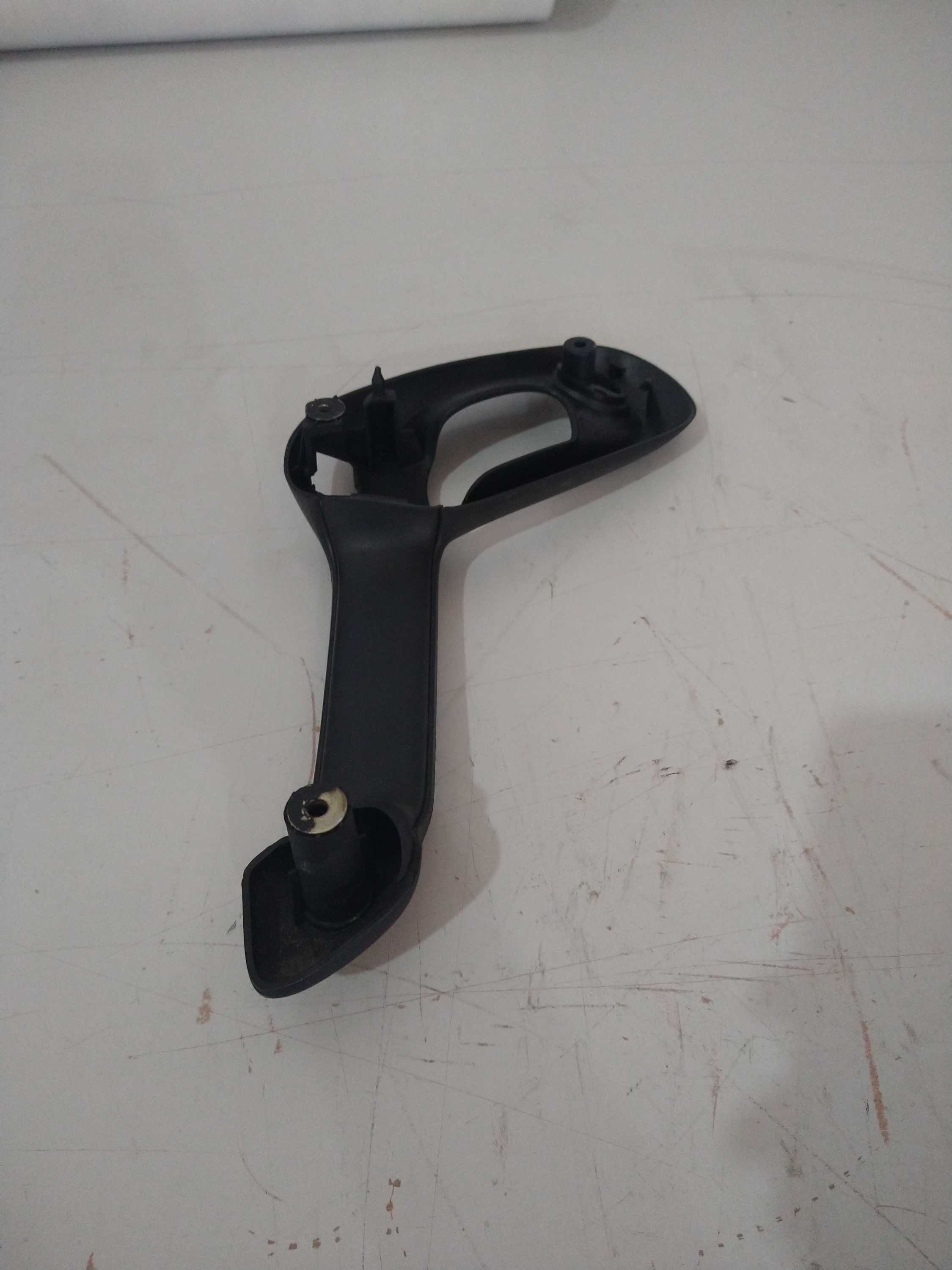 Puxador Da Porta Traseiro Direito Gm Vectra 2