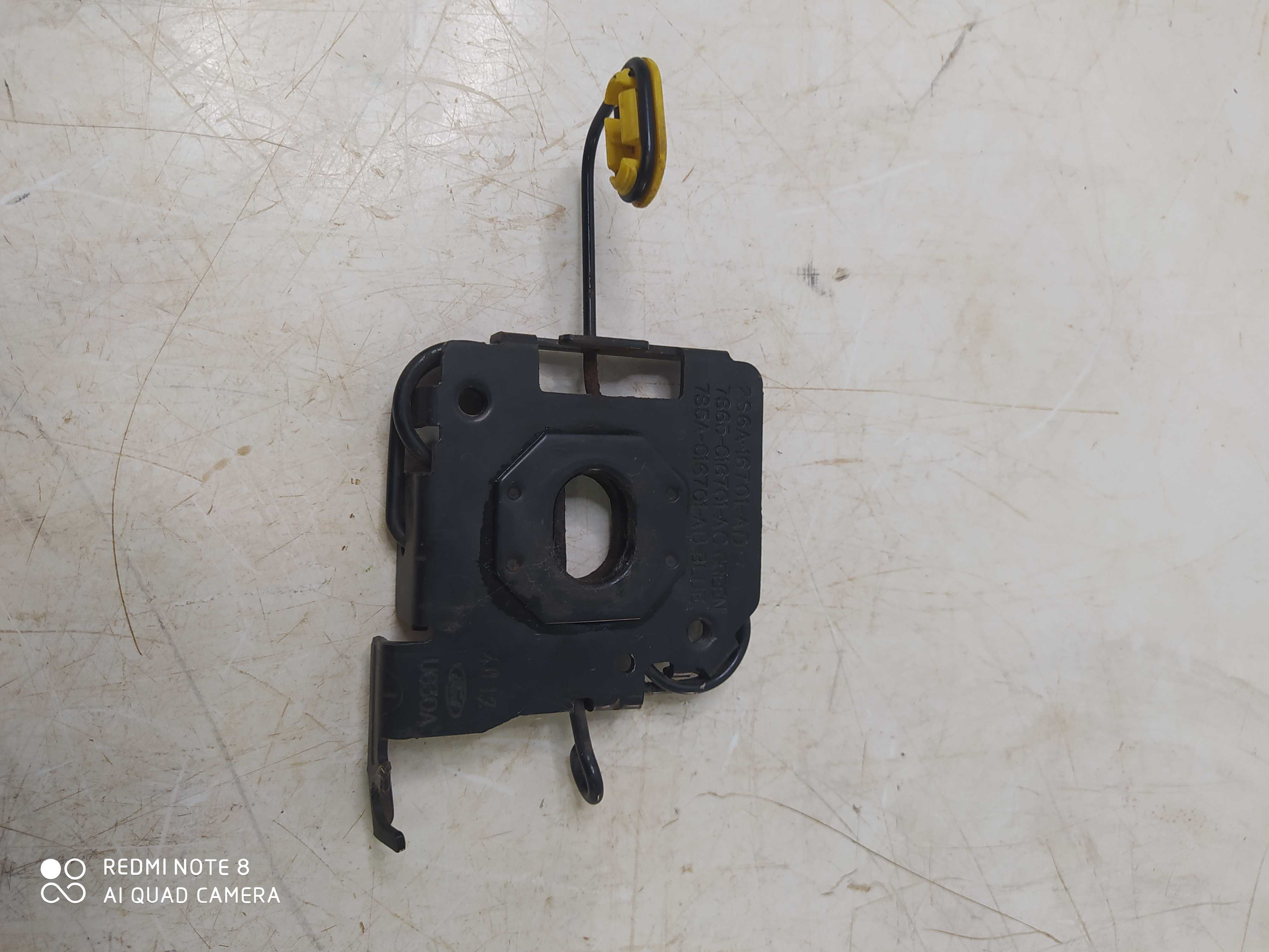 Fechadura Inferior Capô Ford Fiesta 2012