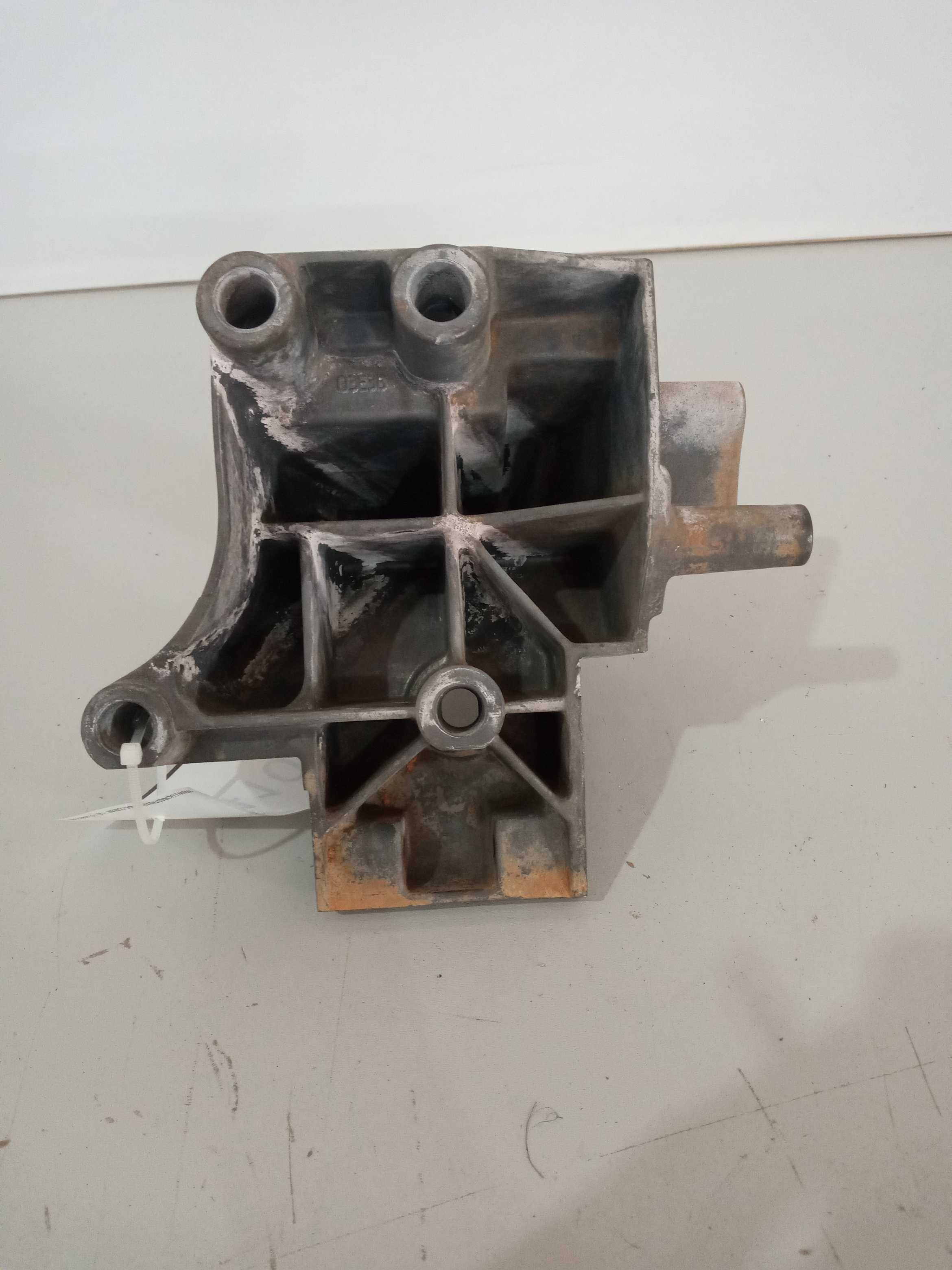 Suporte Do Alternador Ford Fiesta Ka Courieur 99a03 Zetec R 4