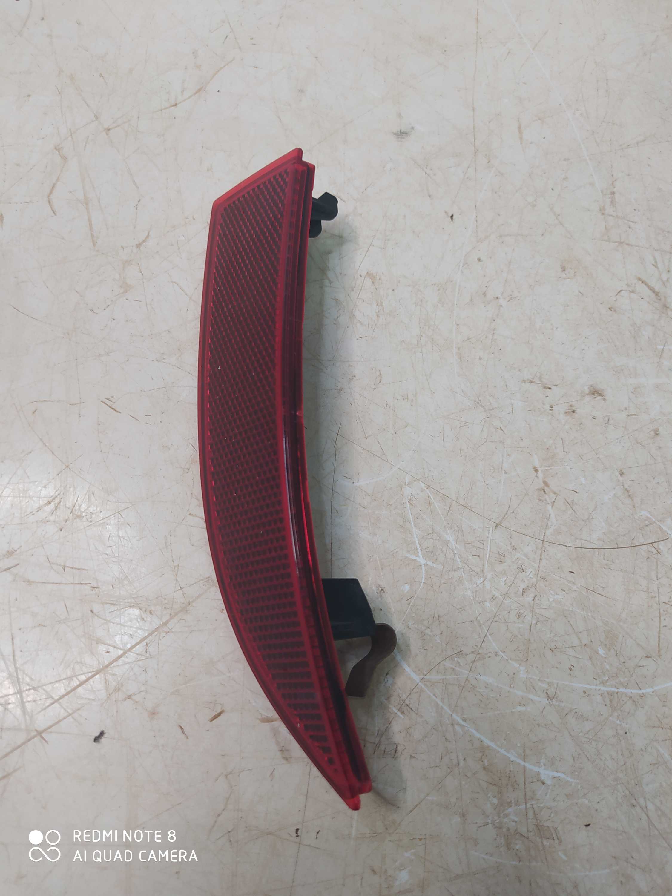 Refletor Traseiro Olho De Gato Esquerdo Sandero 2019 Vermelho