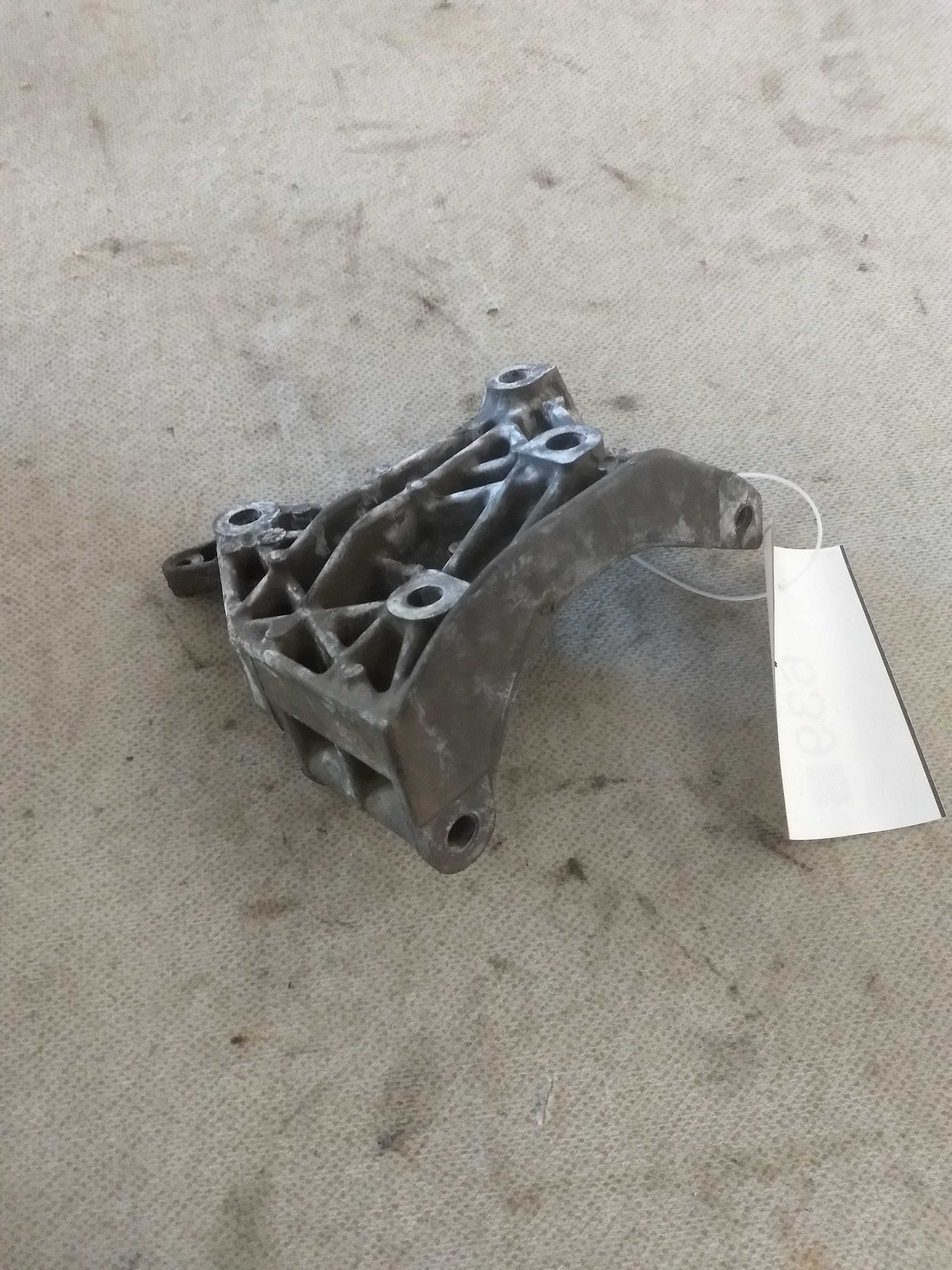 Suporte Do Alternador Renault Clio Peugeot 206 1.0 16v 4